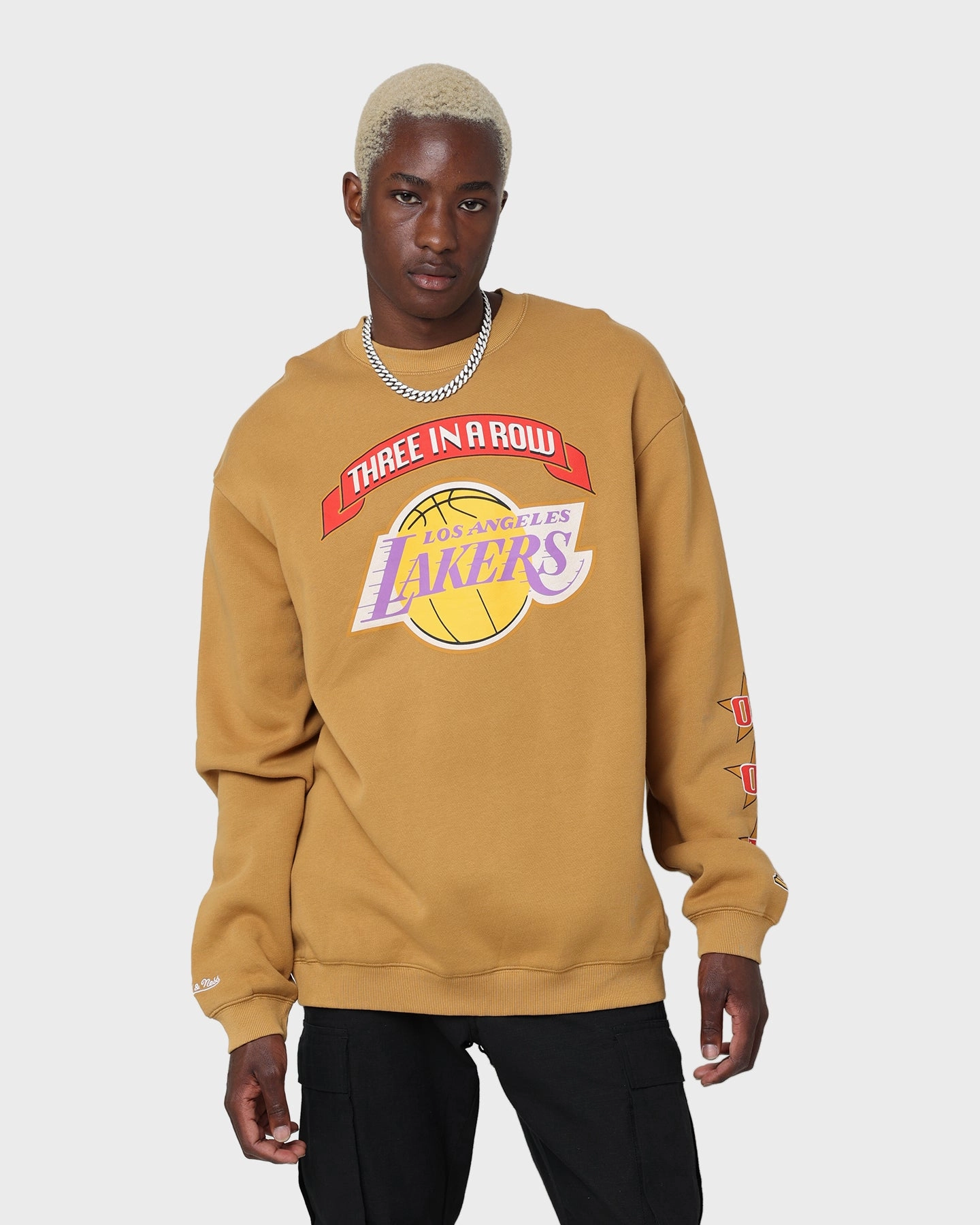 Mitchell & Ness Los Angeles Lakers 3-Peat Crewneck Bone Brown Cozy Essentials Cold Weather Wear