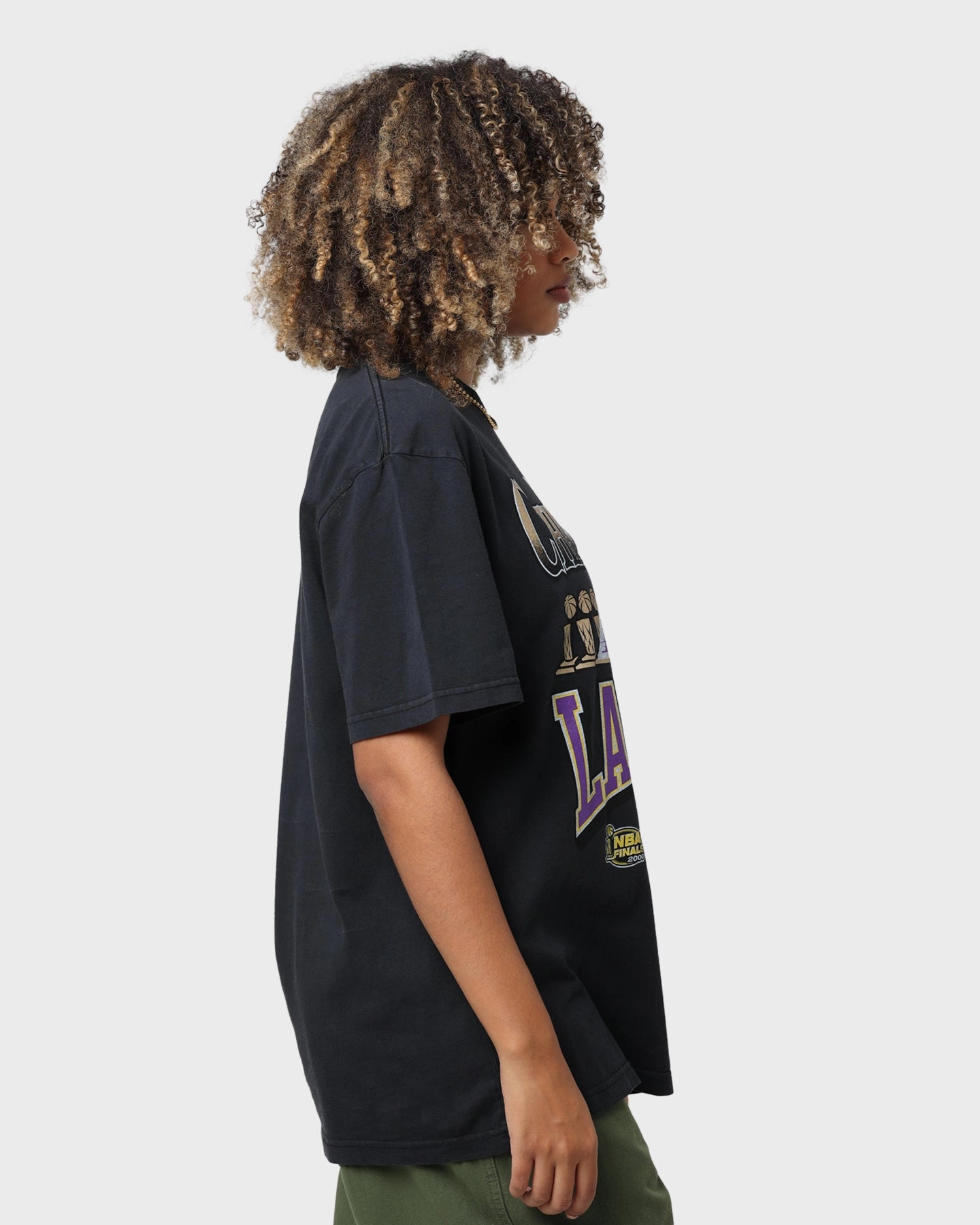 proper length MoistureWickingFabric Mitchell & Ness Los Angeles Lakers Champs Short Sleeve T-Shirt Black