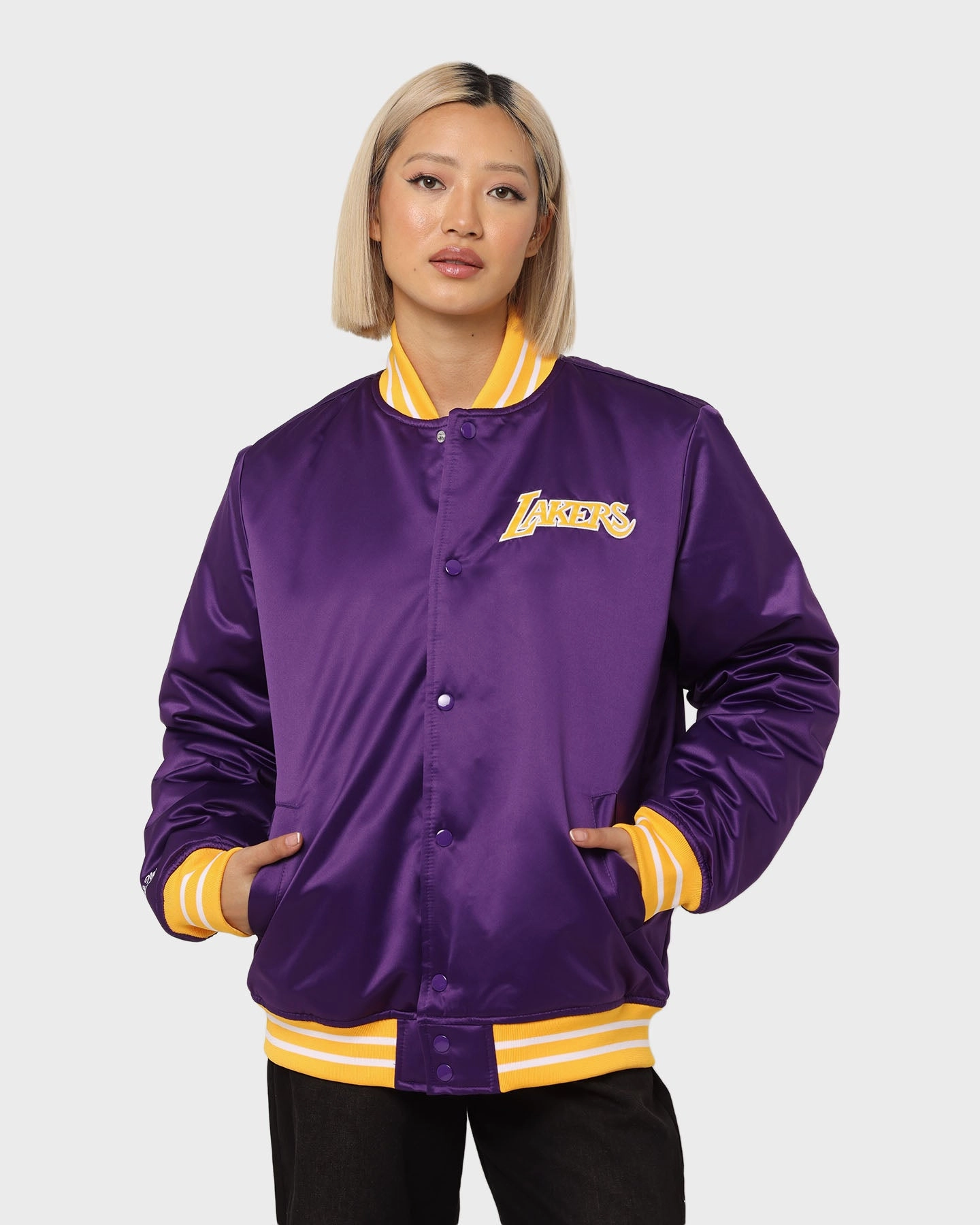 Mitchell & Ness Los Angeles Lakers Heavyweight Satin Jacket Purple snowboarding