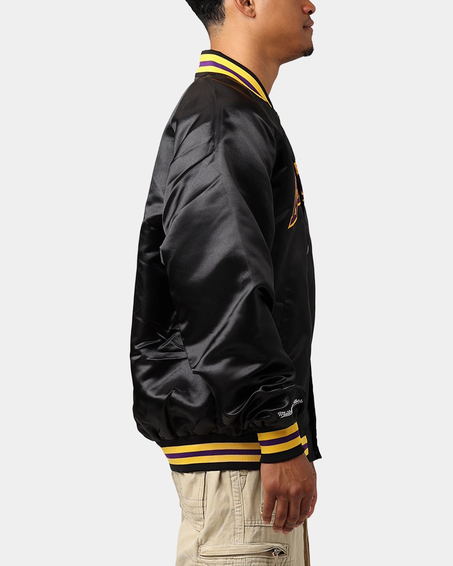 Highlighter Mitchell & Ness Los Angeles Lakers Lightweight Satin Jacket Black