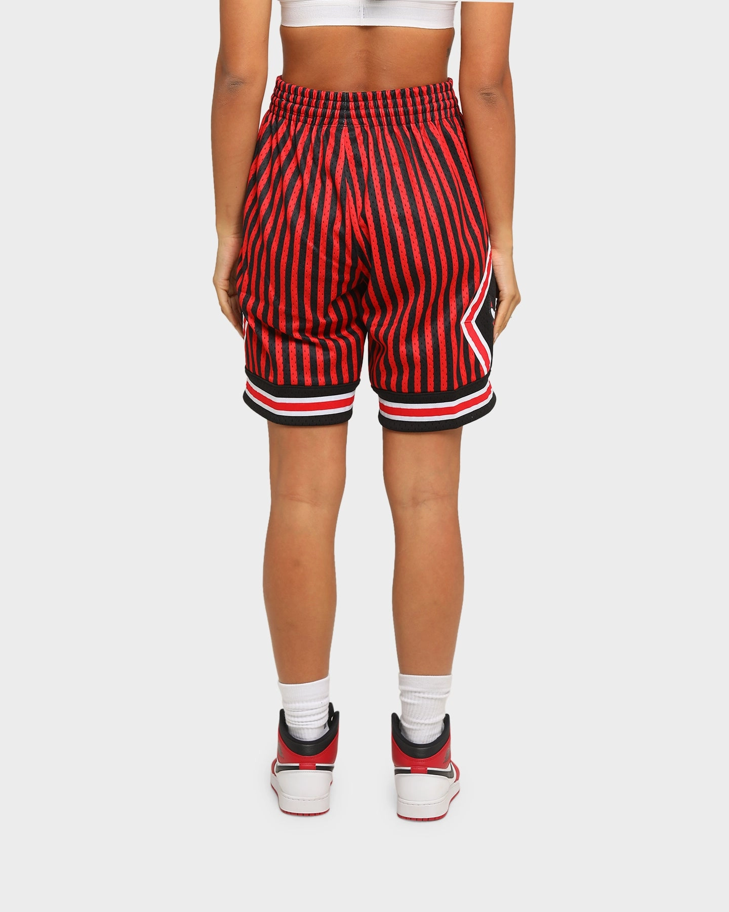 Mitchell & Ness Men's Chicago Bulls 1997 Striped SM Short Black/Red food industry Perfect Fit