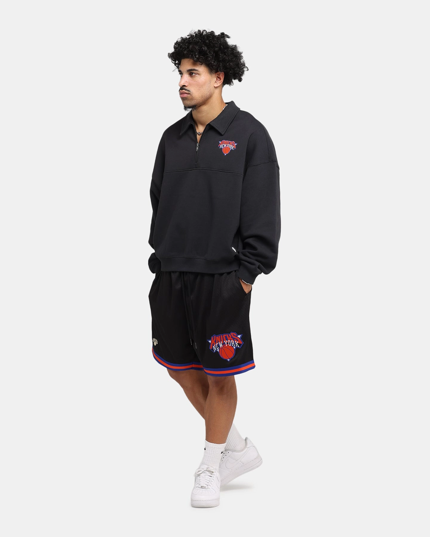 Mitchell & Ness New York Knicks Boxy Quarter Zip Crewneck Faded Black Fashion Layers