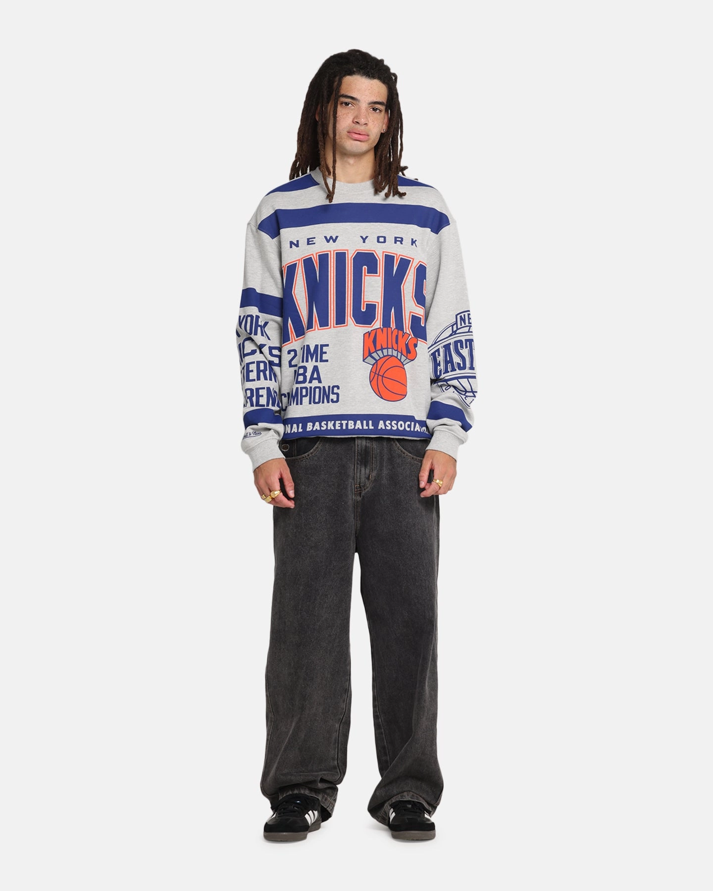 Classic Winter Cozy Look Mitchell & Ness New York Knicks Letterform Crewneck Grey Marle/Official Team Color