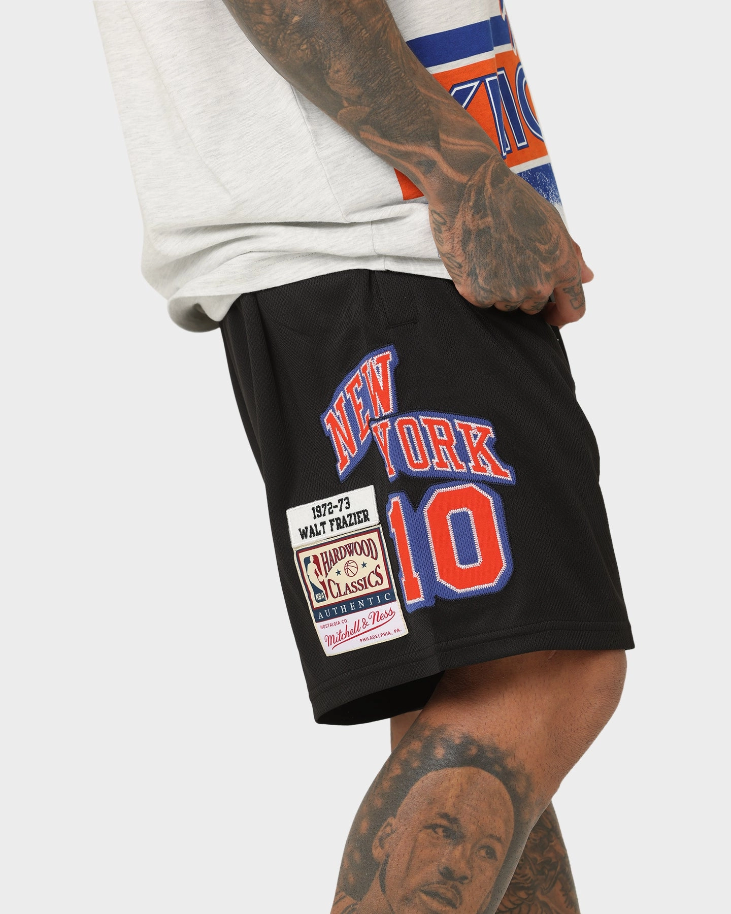 Mitchell & Ness New York Knicks Vintage Jersey Shorts Faded Black Elastic Waistband Design entertainment industry