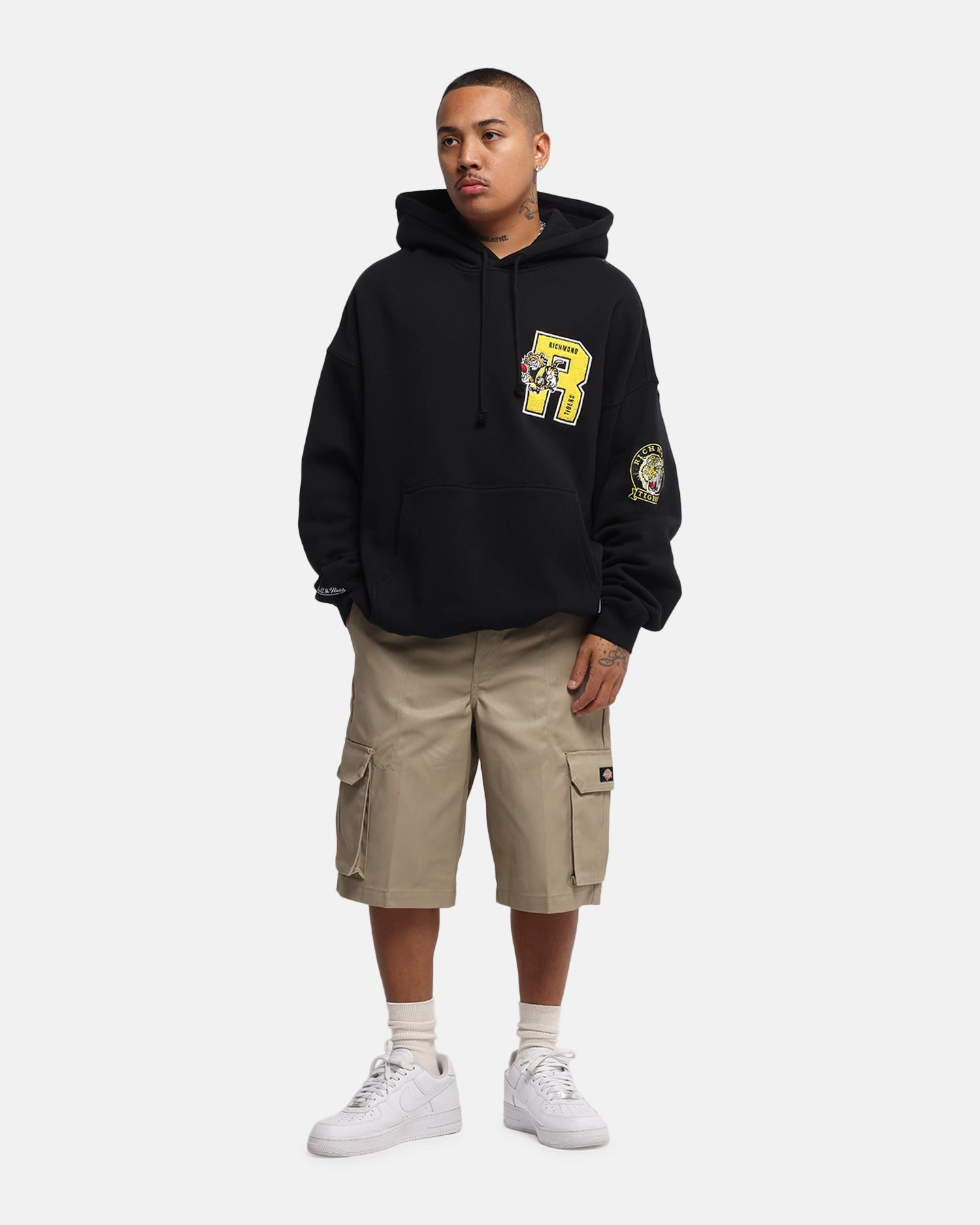 Versatile Layering Front Pockets Mitchell & Ness Richmond Tigers Team Hoodie Solid Black