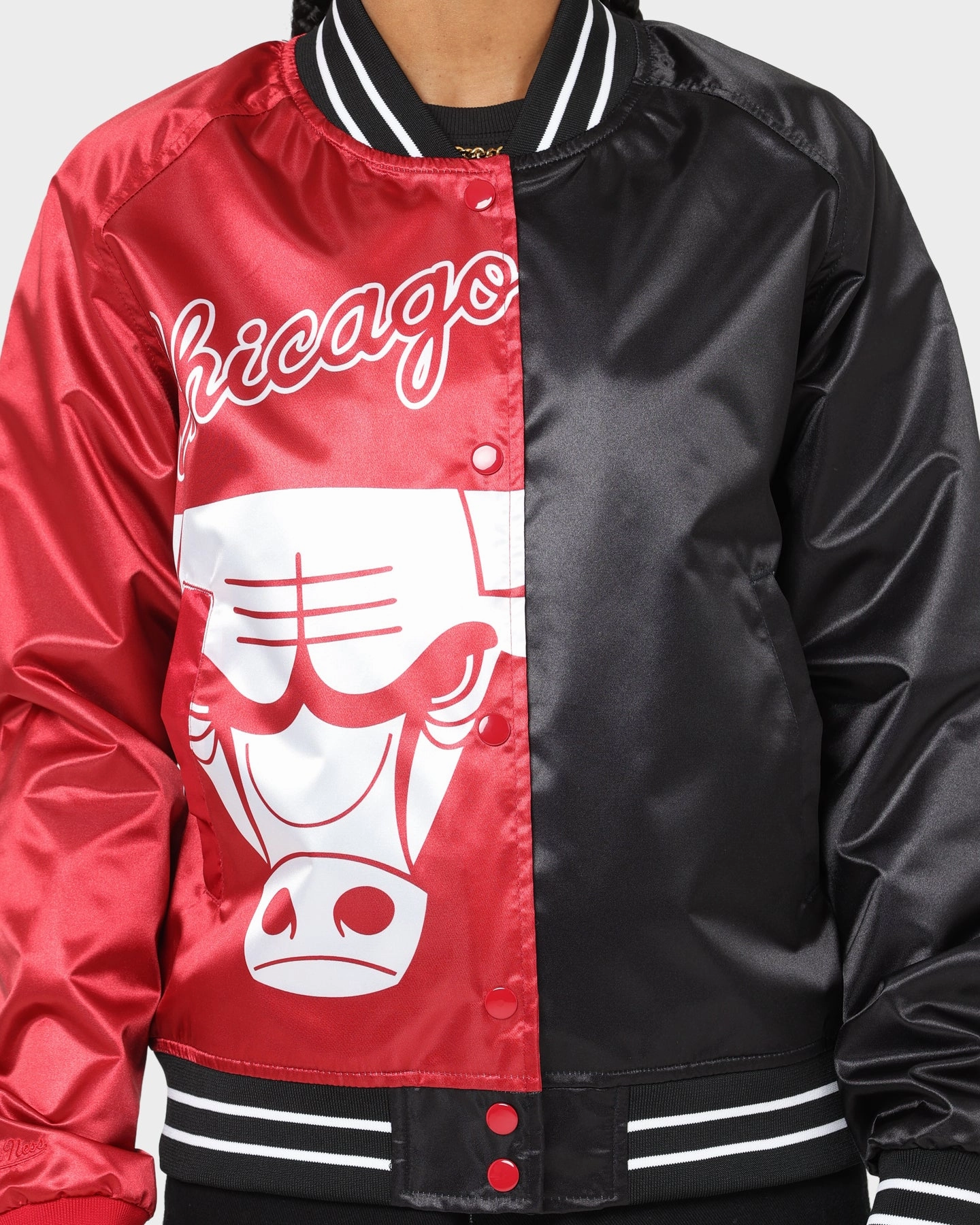 Mitchell & Ness Women's Chicago Bulls Big Face 5.0 Satin Jacket Red Shock Absorbent Padding