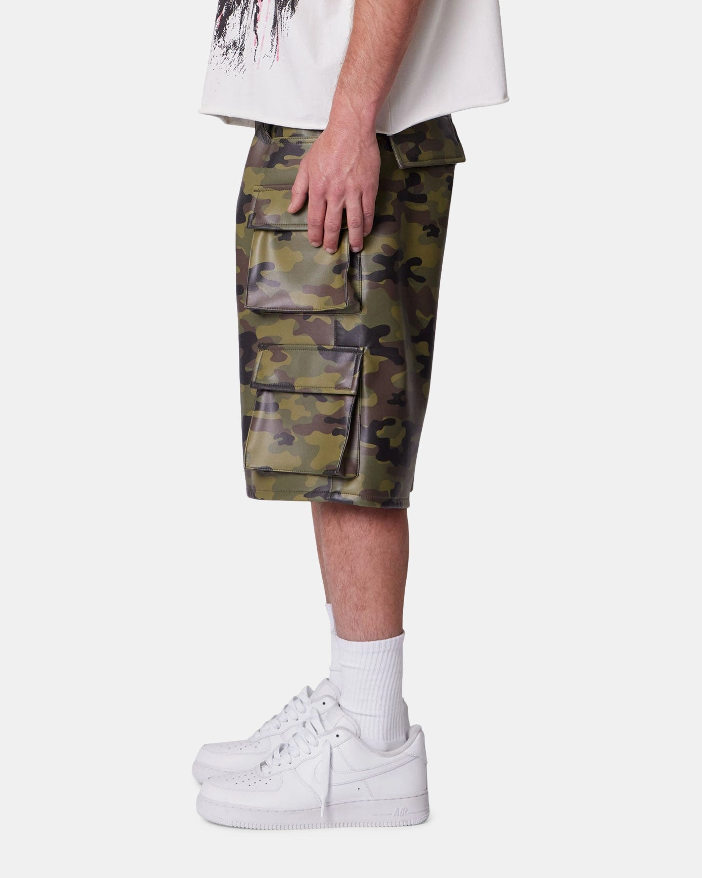 Heat Ready vest MNML Baggy Vegan Leather Cargo Shorts Camo