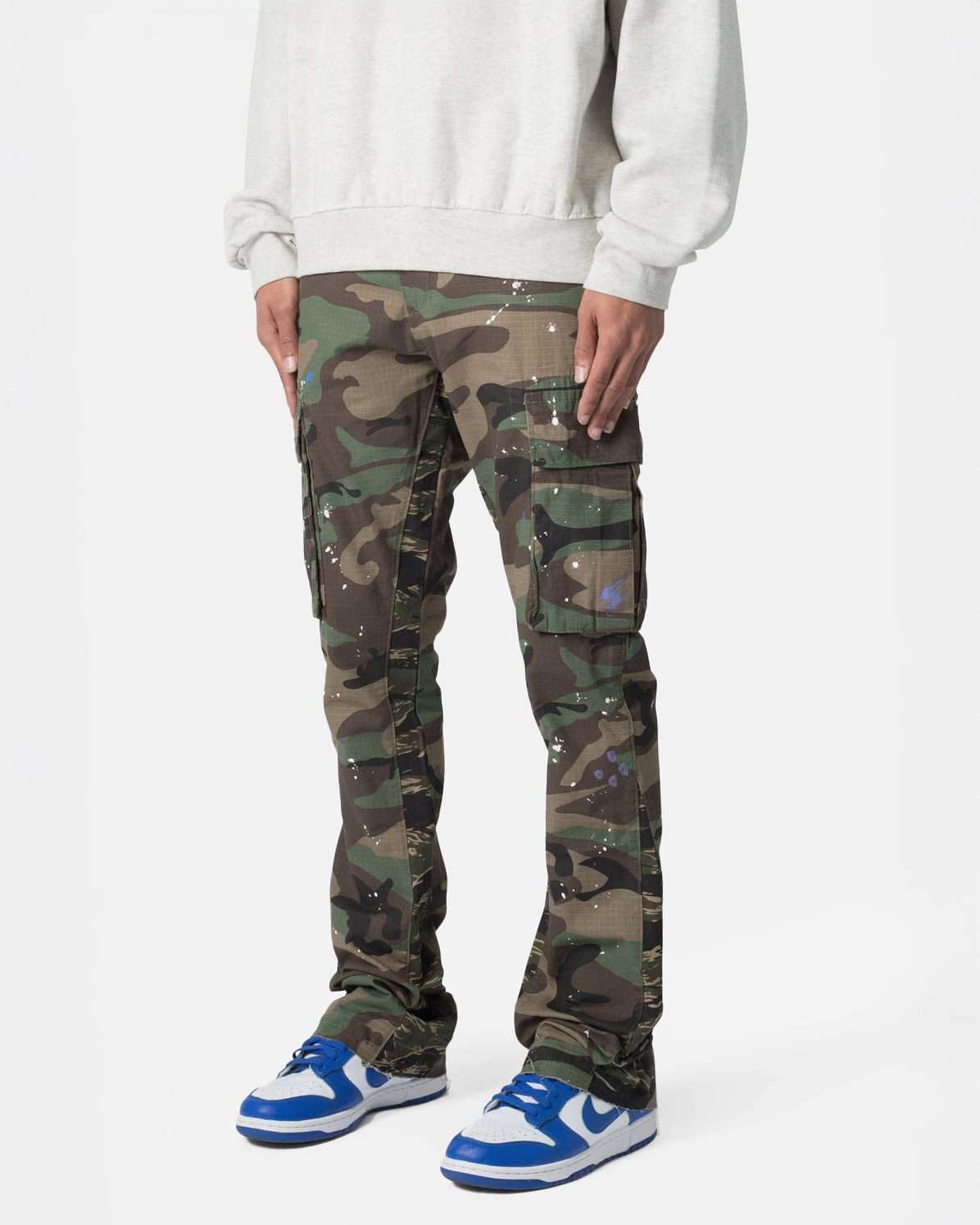 MNML Bootcut Cargo Pants Camo Minimal Look