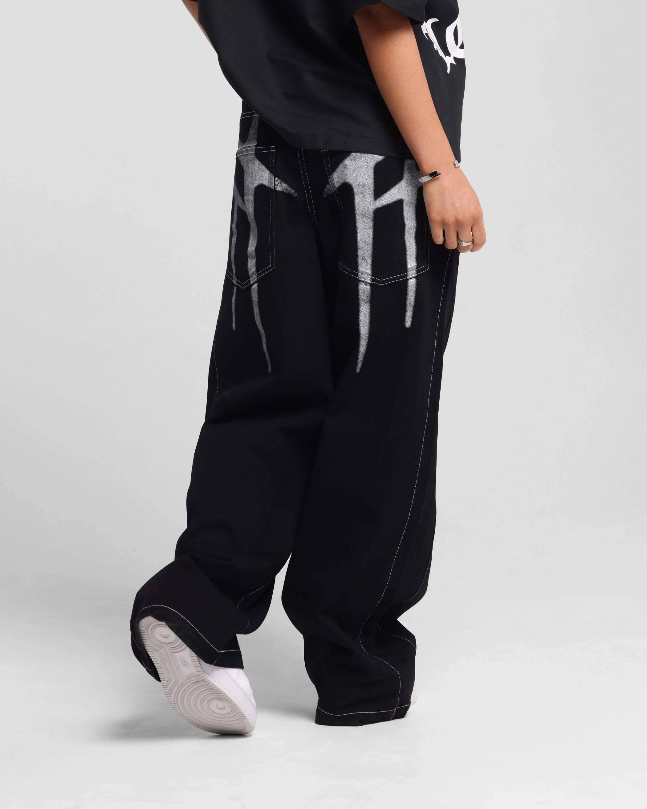 Bold Casual Friday fresh feel Loiter Shadow Jeans Black