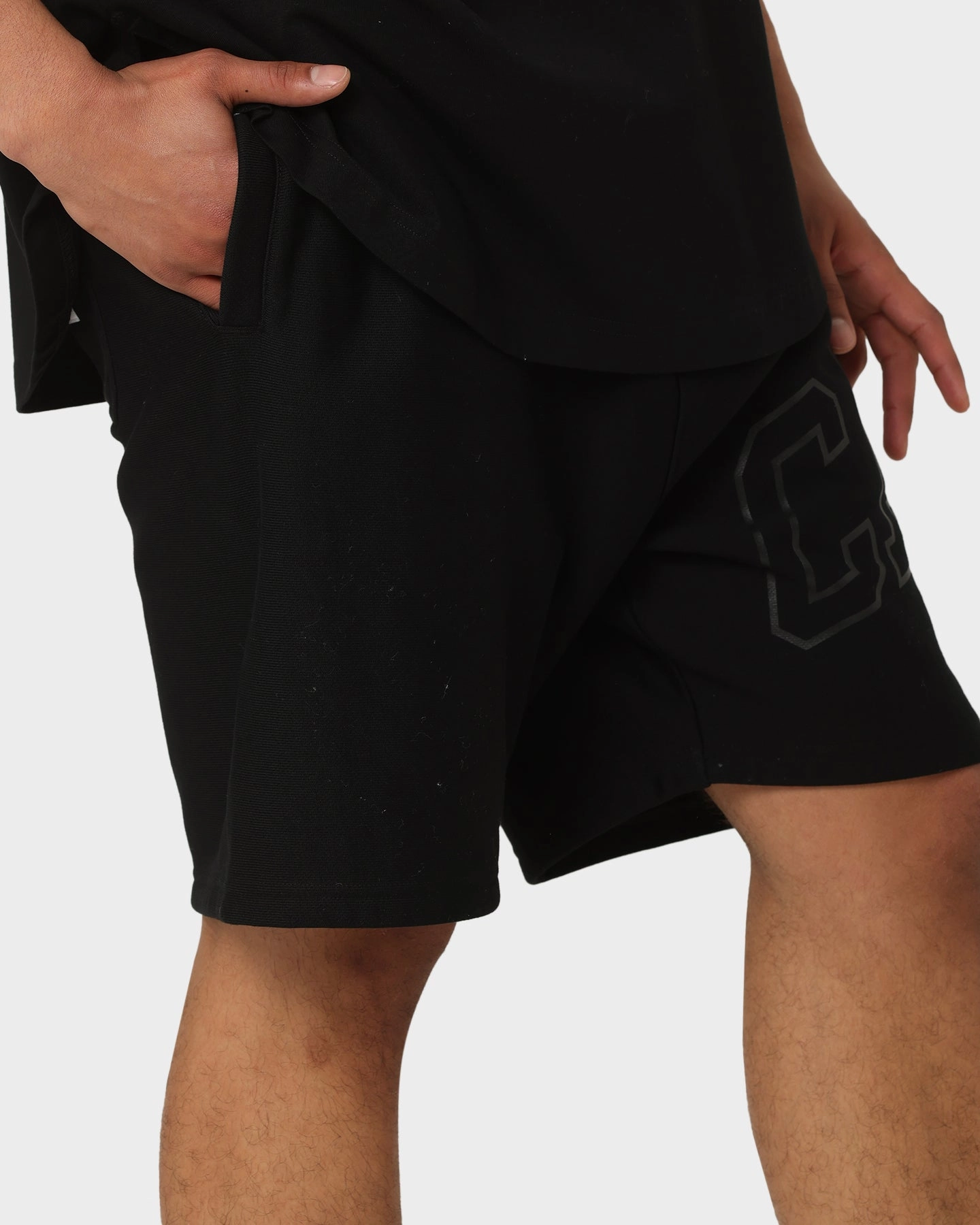 Carr?? Enorme Sweat Shorts Black/Black All Purpose Utility Fit