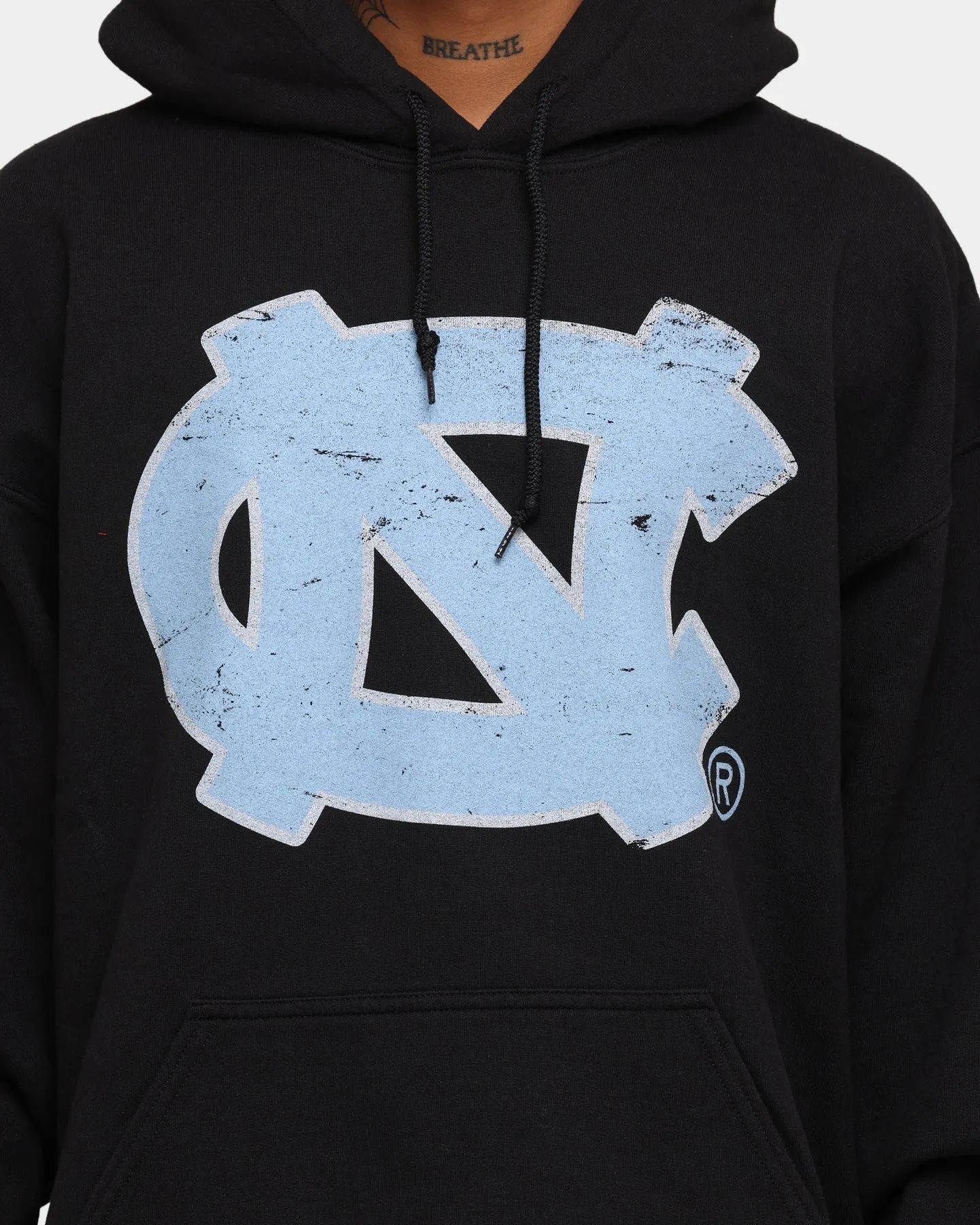 NATIONAL COLLEGIATE ATHLETIC ASSC UNC Tar Heels Team Crest Vintage Hoodie Vintage Black Comfortable-fit