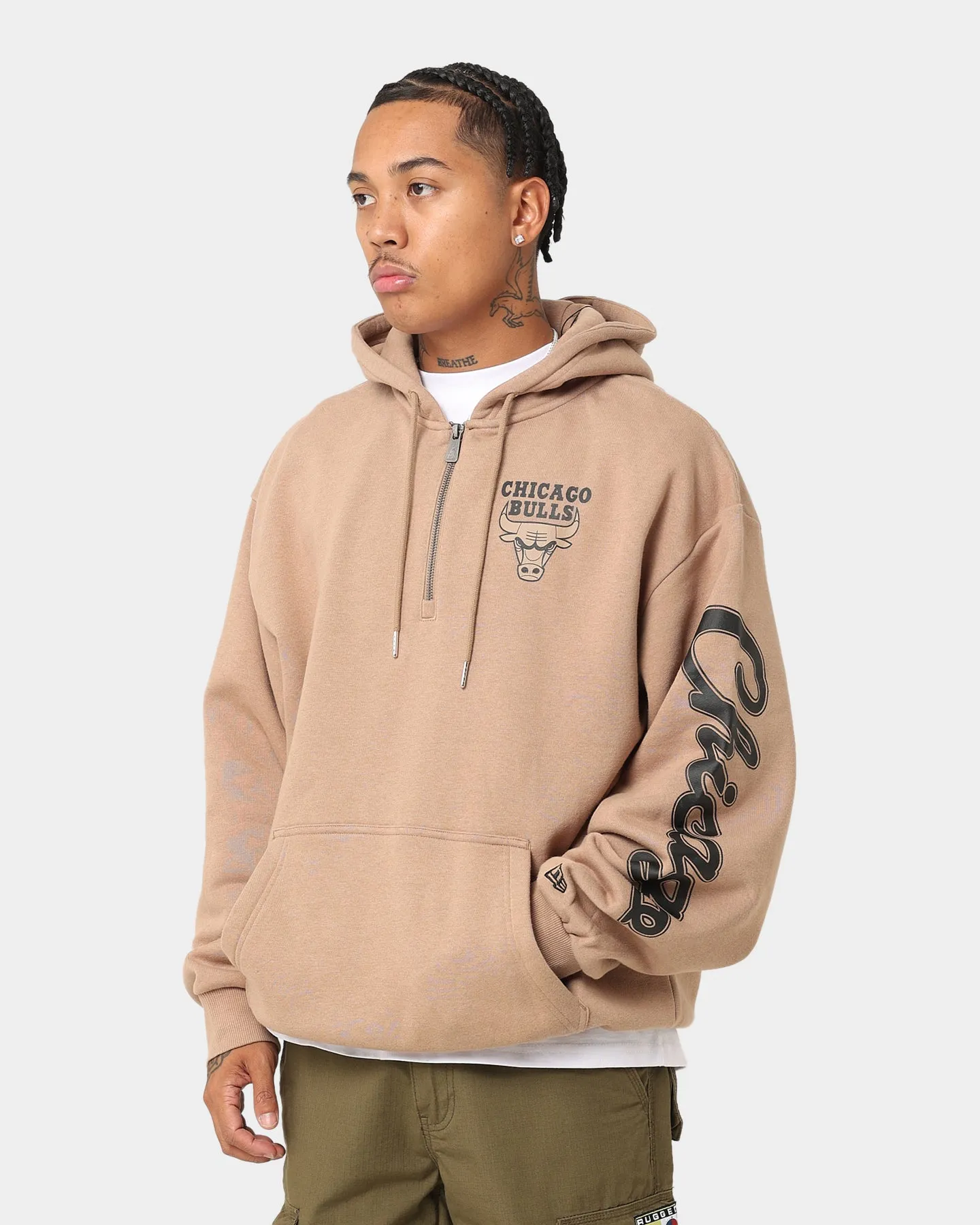 Nail-polish New Era Chicago Bulls Sleeve Script Hoodie Khaki/Black