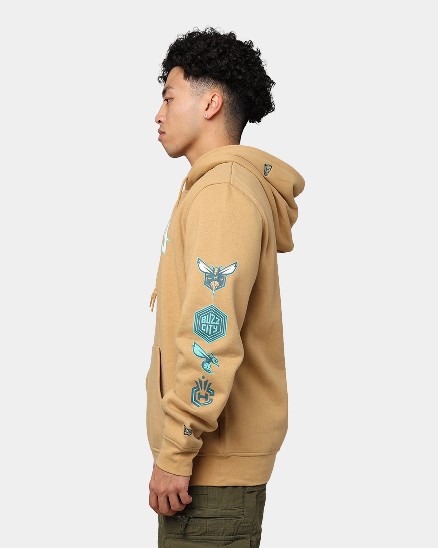 New Era Charlotte Hornets NBA 2023 Hoodie Medium Beige Button Snap Conversion