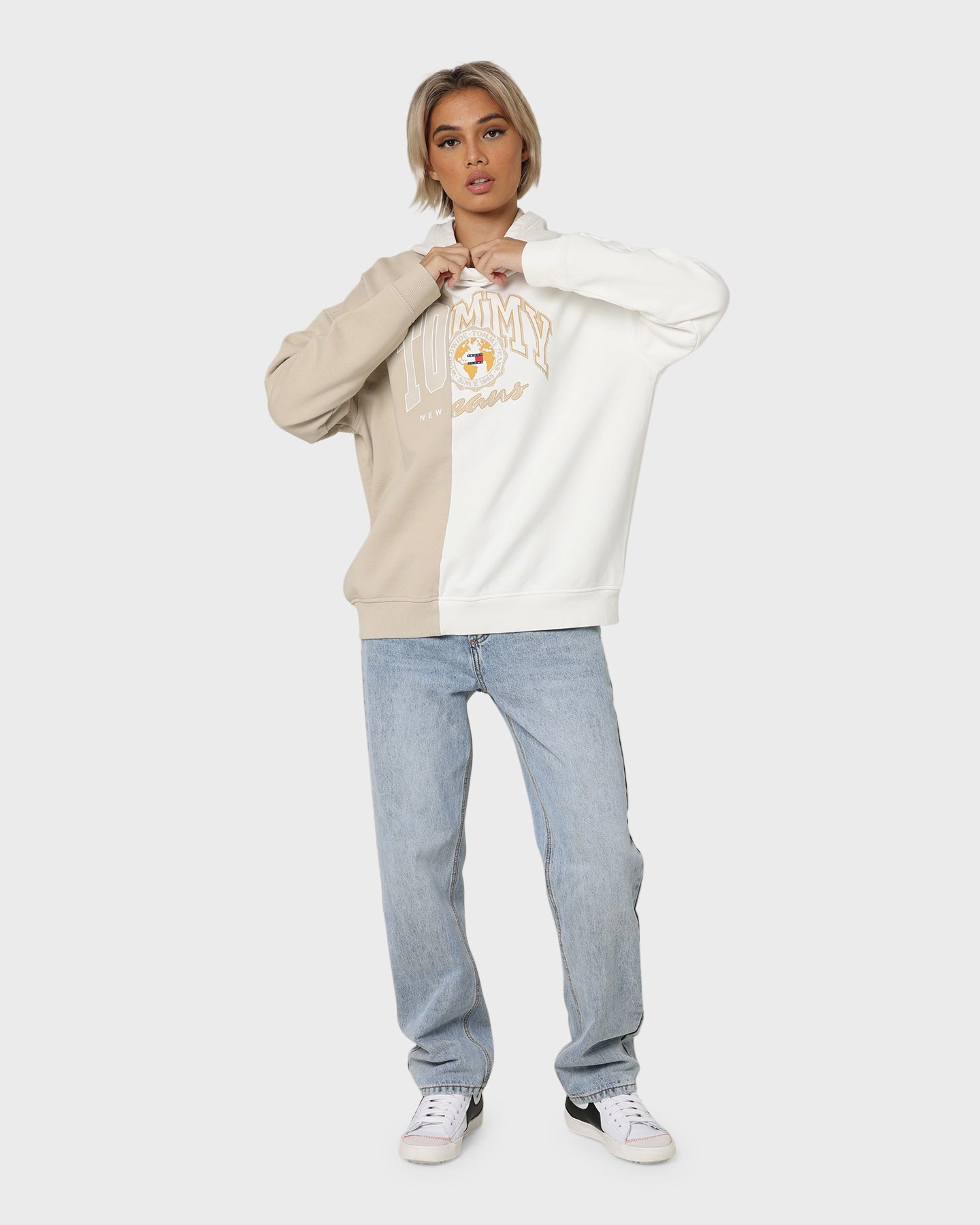 Light Comfort Tommy Jeans Women's Oversized College Hoodie Savannah Sand