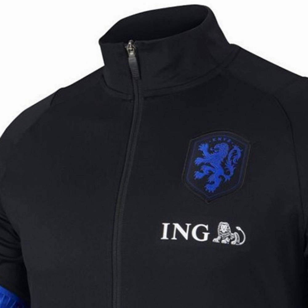 gym-goer LowFriction Netherlands training presentation Soccer tracksuit 2020/21 - Nike