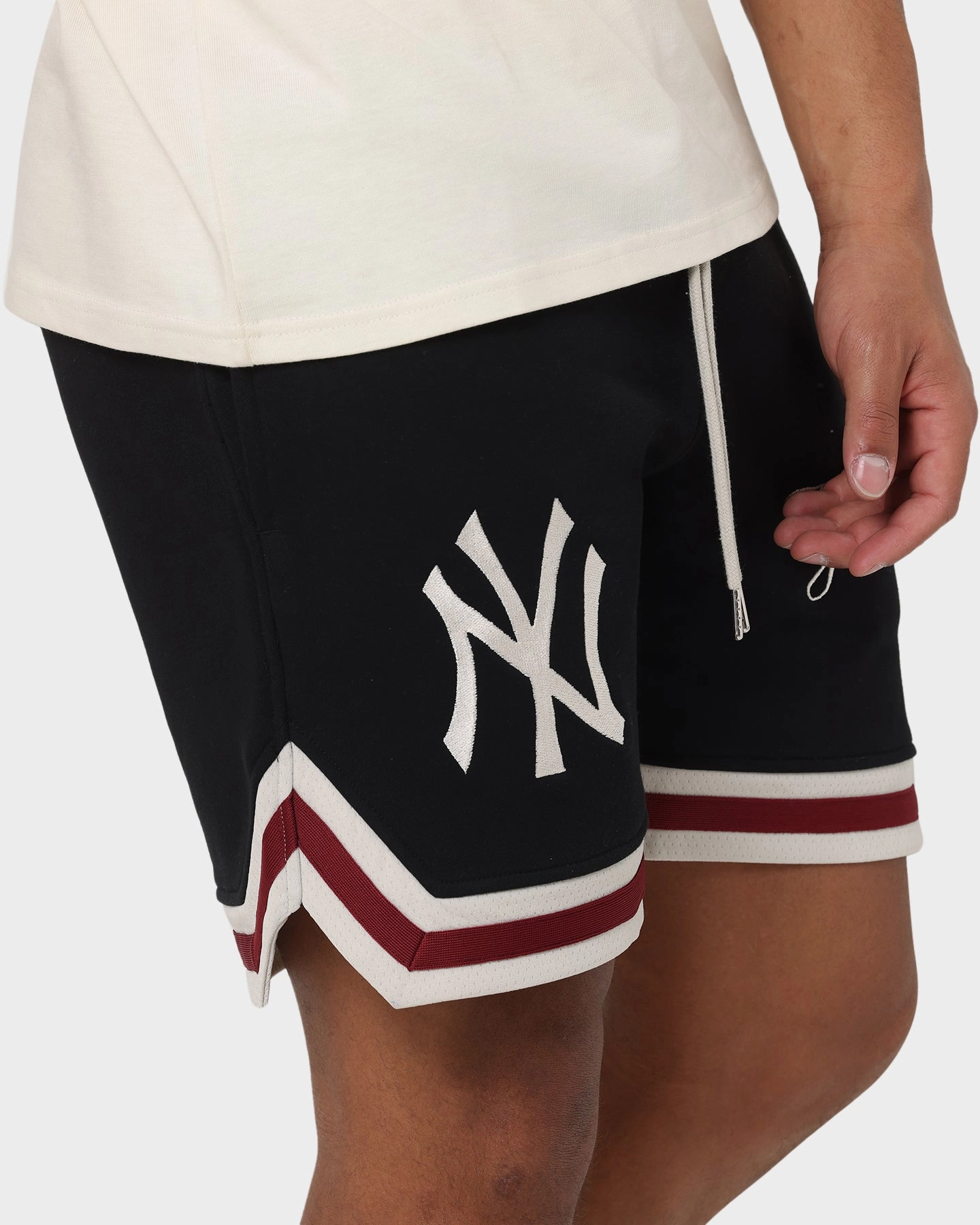 New Era New York Yankees Fleece Shorts Black/Stone Striped Design