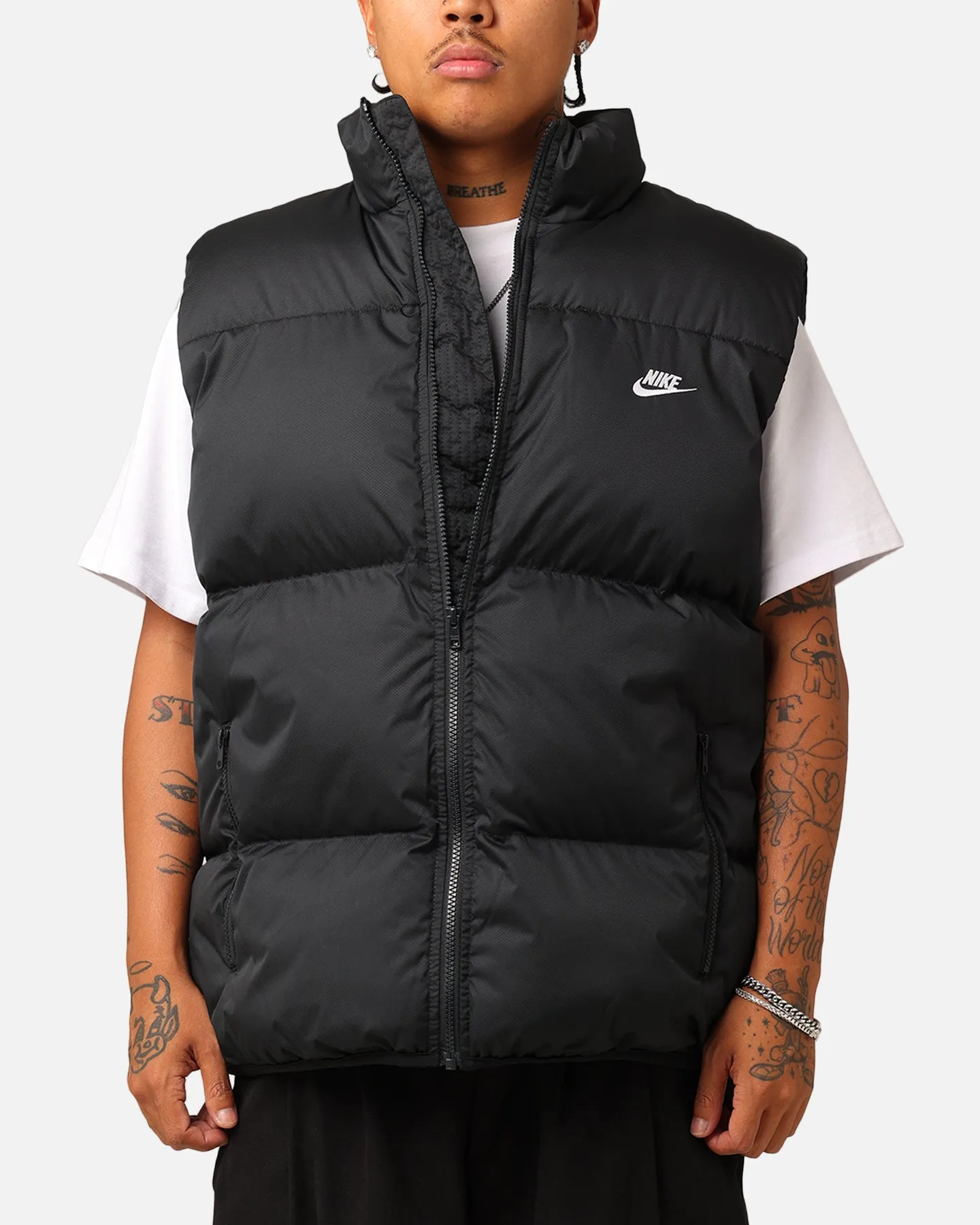 Reinforced Shoulder Panels Nike Sportswear Club PrimaLoft? Water-Repellent Puffer Vest Black/White