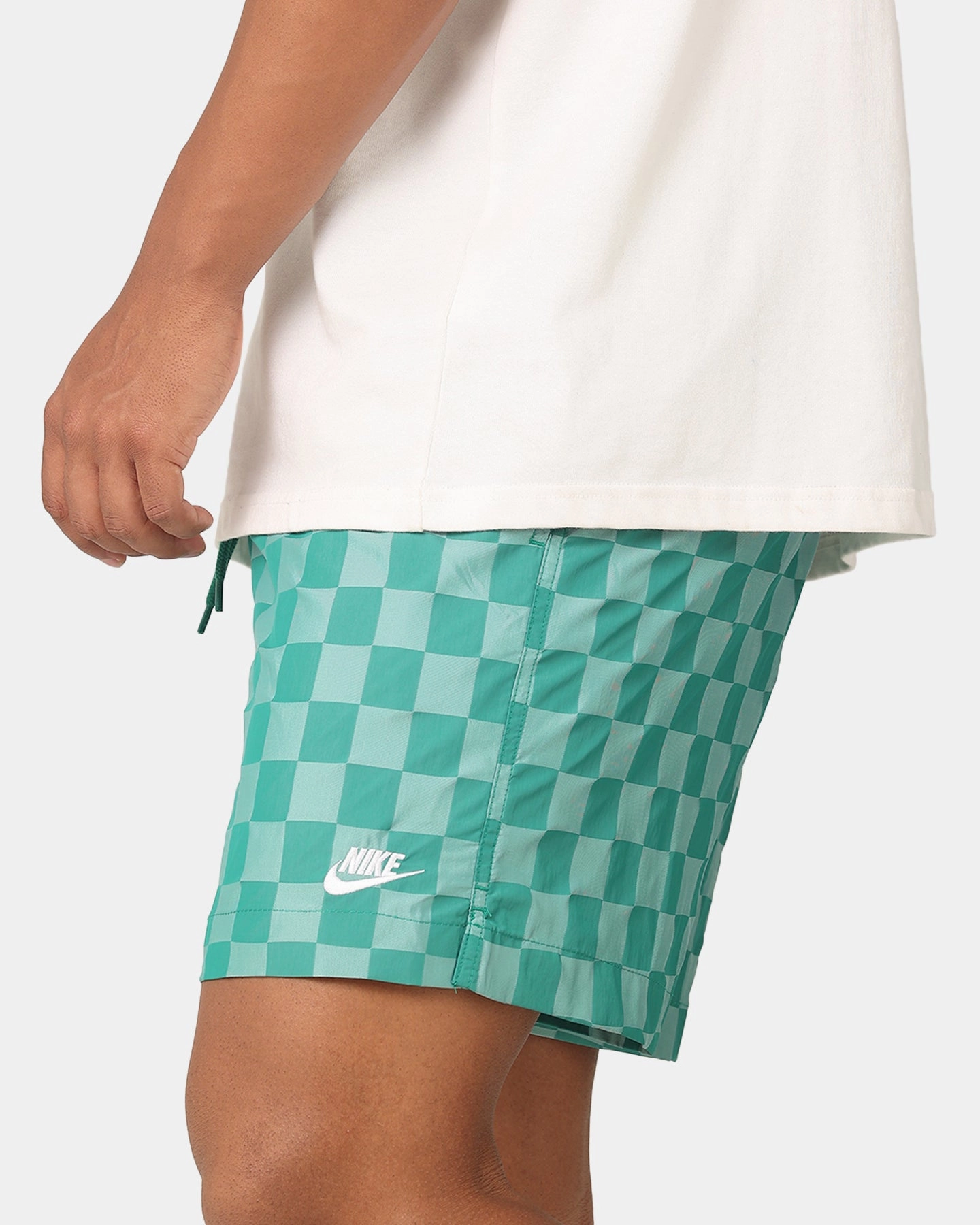 Nike Club Flow Shorts Malachite/White quick-dry feature