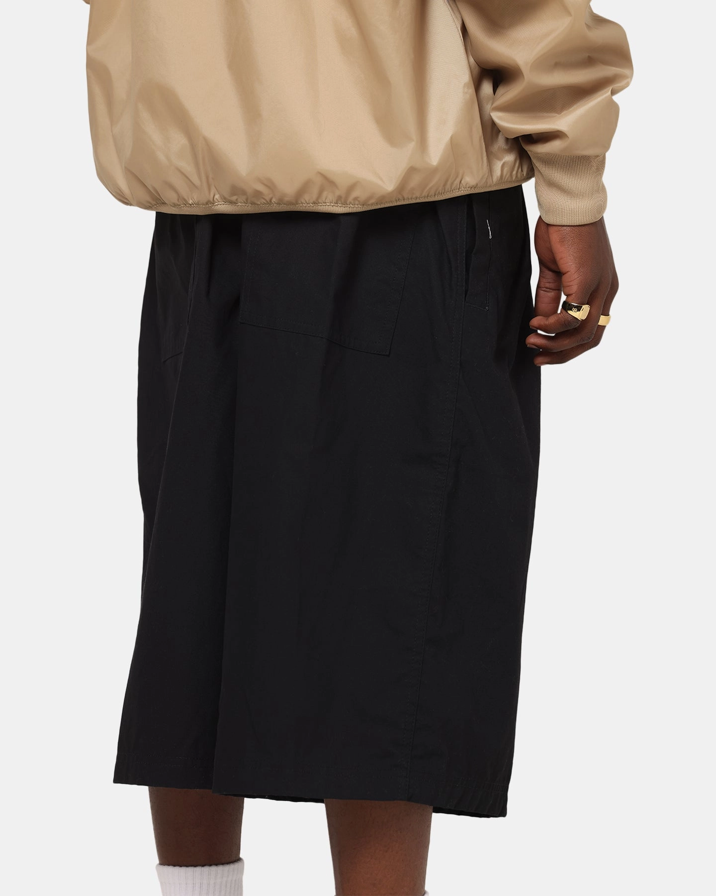 No Gap Waist Construction Nike Club Sheoul Oversized Shorts Black/Black