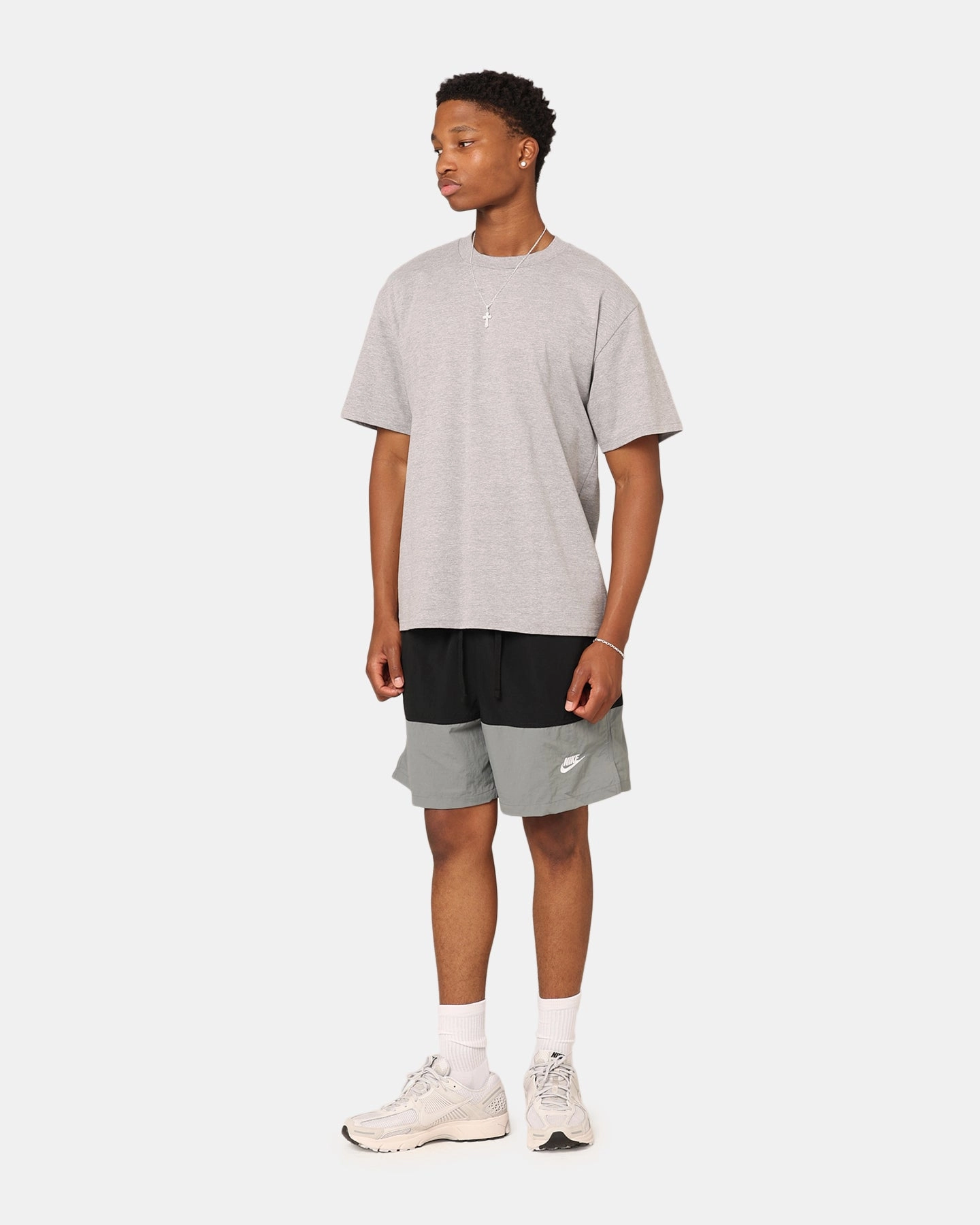 Temperature Regulating Material Nike Club  Woven Colour-Blocked Shorts Black/Smoke Grey