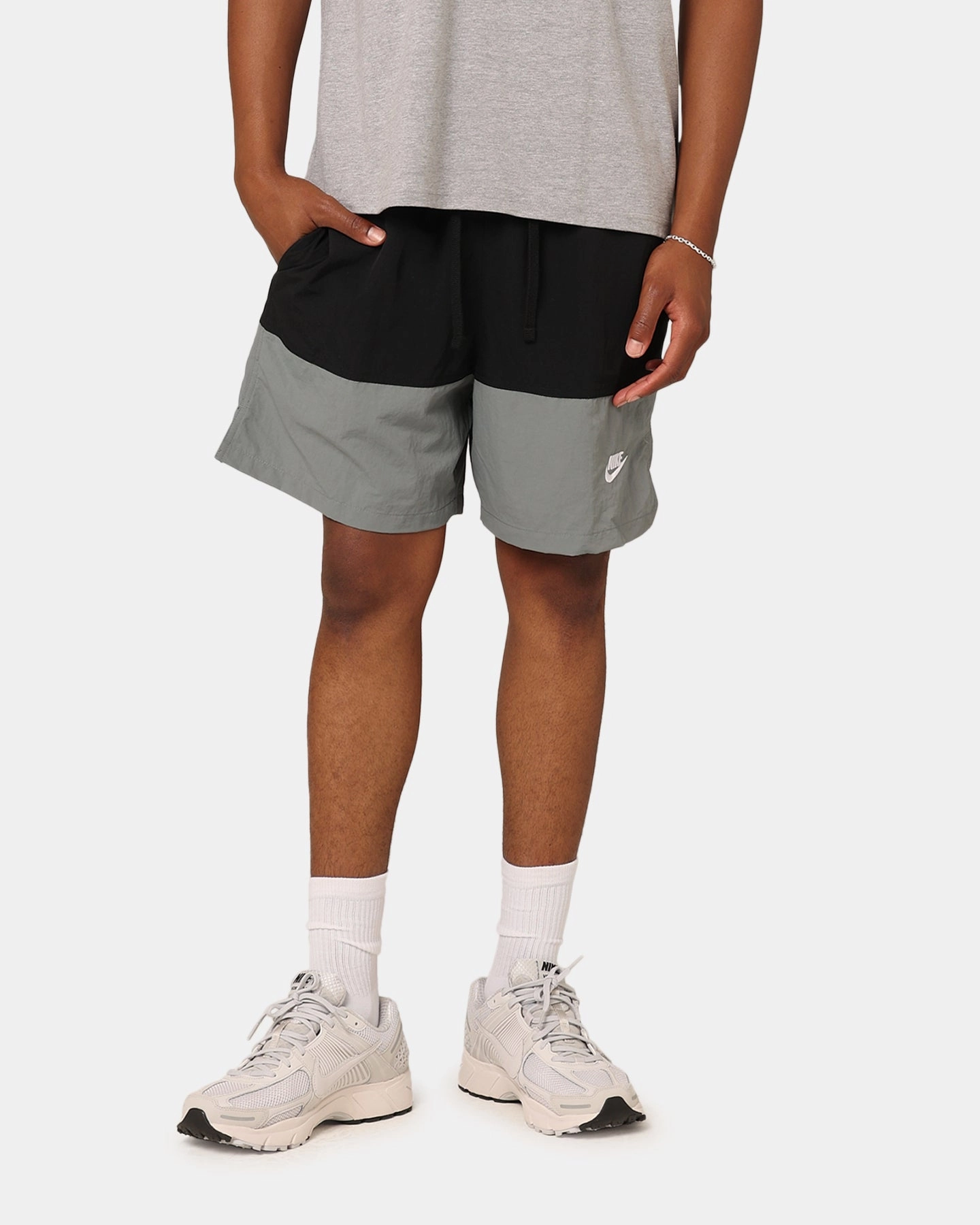 Nike Club  Woven Colour-Blocked Shorts Black/Smoke Grey Water Repellent Coating anti slip grip