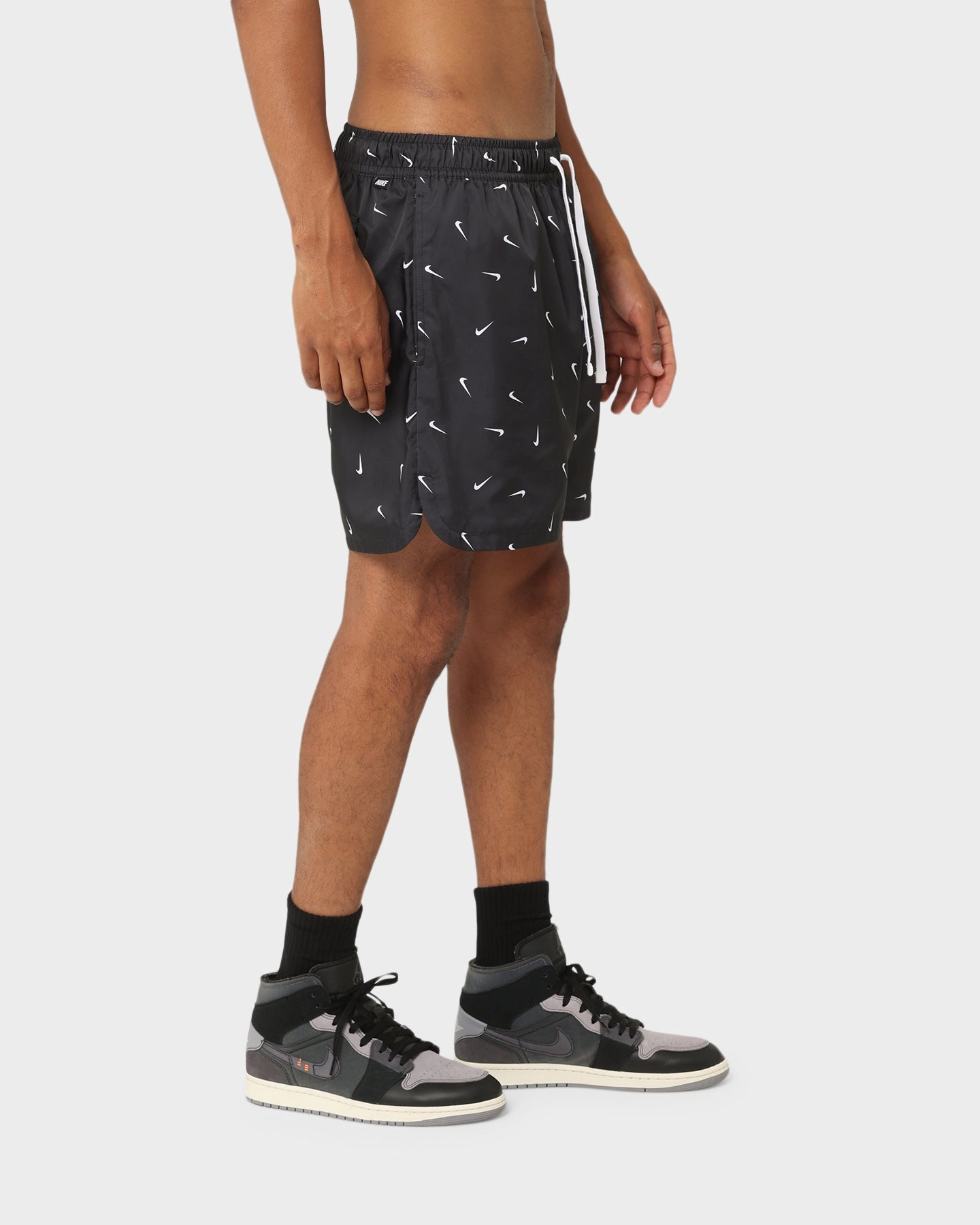 Stretchable Waistband Clean Mood Nike Nike Sportswear Sport Essentials Woven Lined Flow Shorts Black/White/White