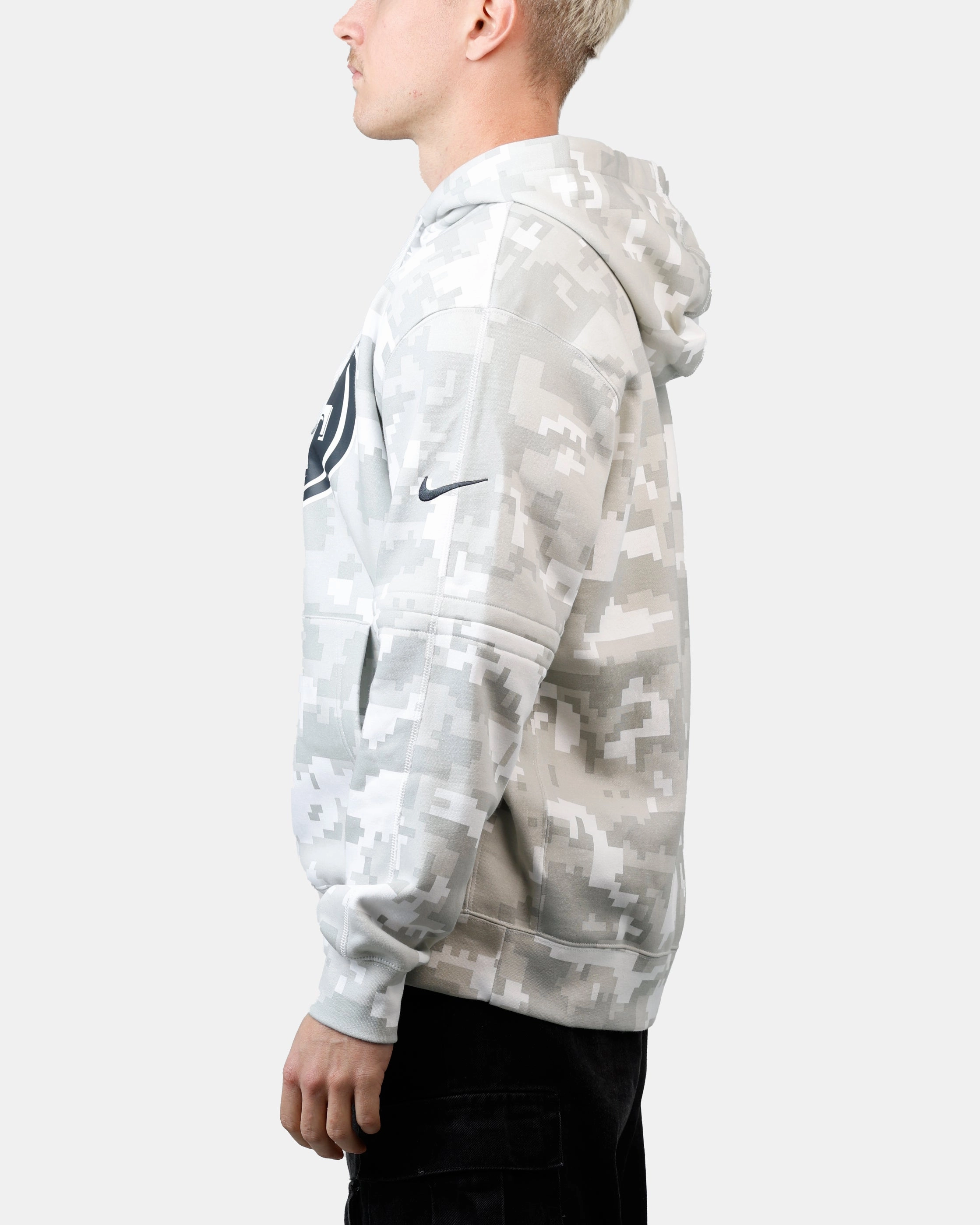 Nike San Francisco 49ers Salute to Service Hoodie Camouflage Ergonomic Paneling