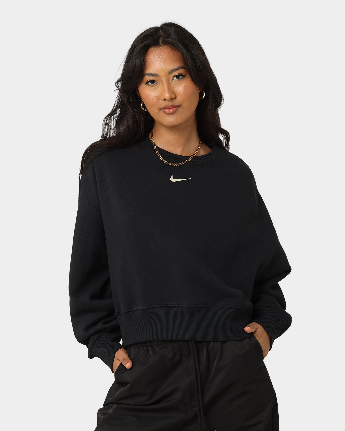 Nike Women's Nike Sportswear Style Fleece Over-Oversized Crewneck Black/Sail Lightweight insulation Stylish Warmth