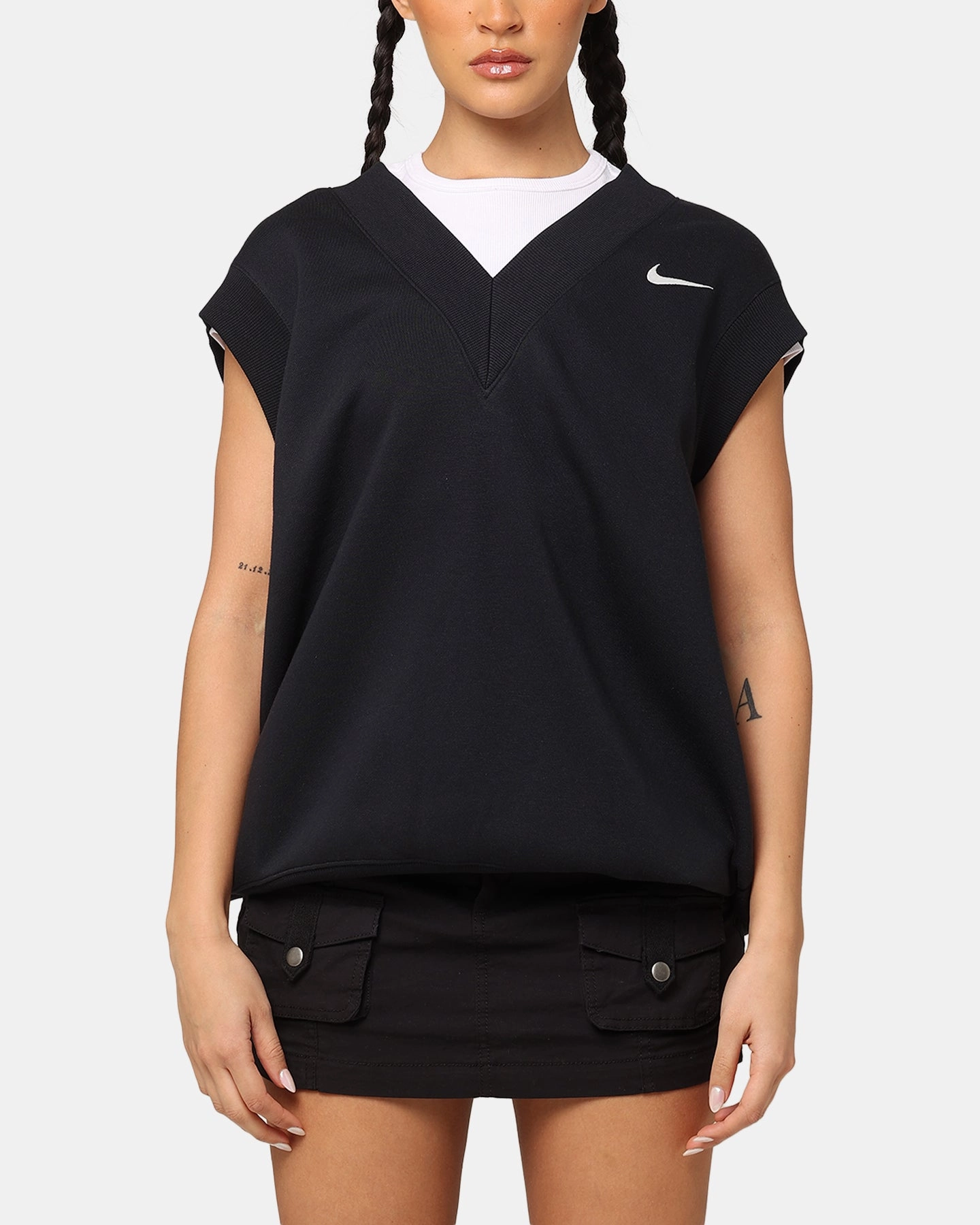 Nike Women's Sportswear Pheonix Fleece V-Neck Vest Black/Sail Insulated Comfort Layering Compatible