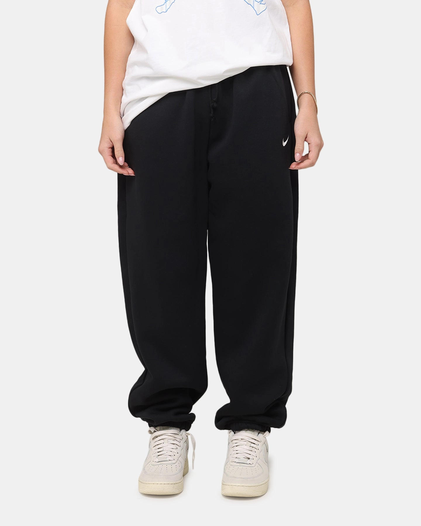 Nike Women's Sportswear Phoenix Fleece High-Waisted Oversized Sweatpants Black/Sail Odor Control Technology Effortless Layer