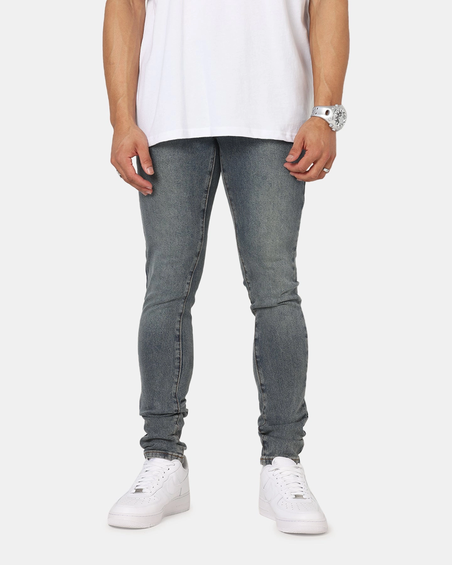 Travel Outfit Evening Stroll Minimalist Everyday Motion Saint Morta Dynasty Jeans Dirty Denim