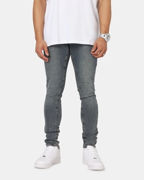 Travel Outfit Evening Stroll Minimalist Everyday Motion Saint Morta Dynasty Jeans Dirty Denim