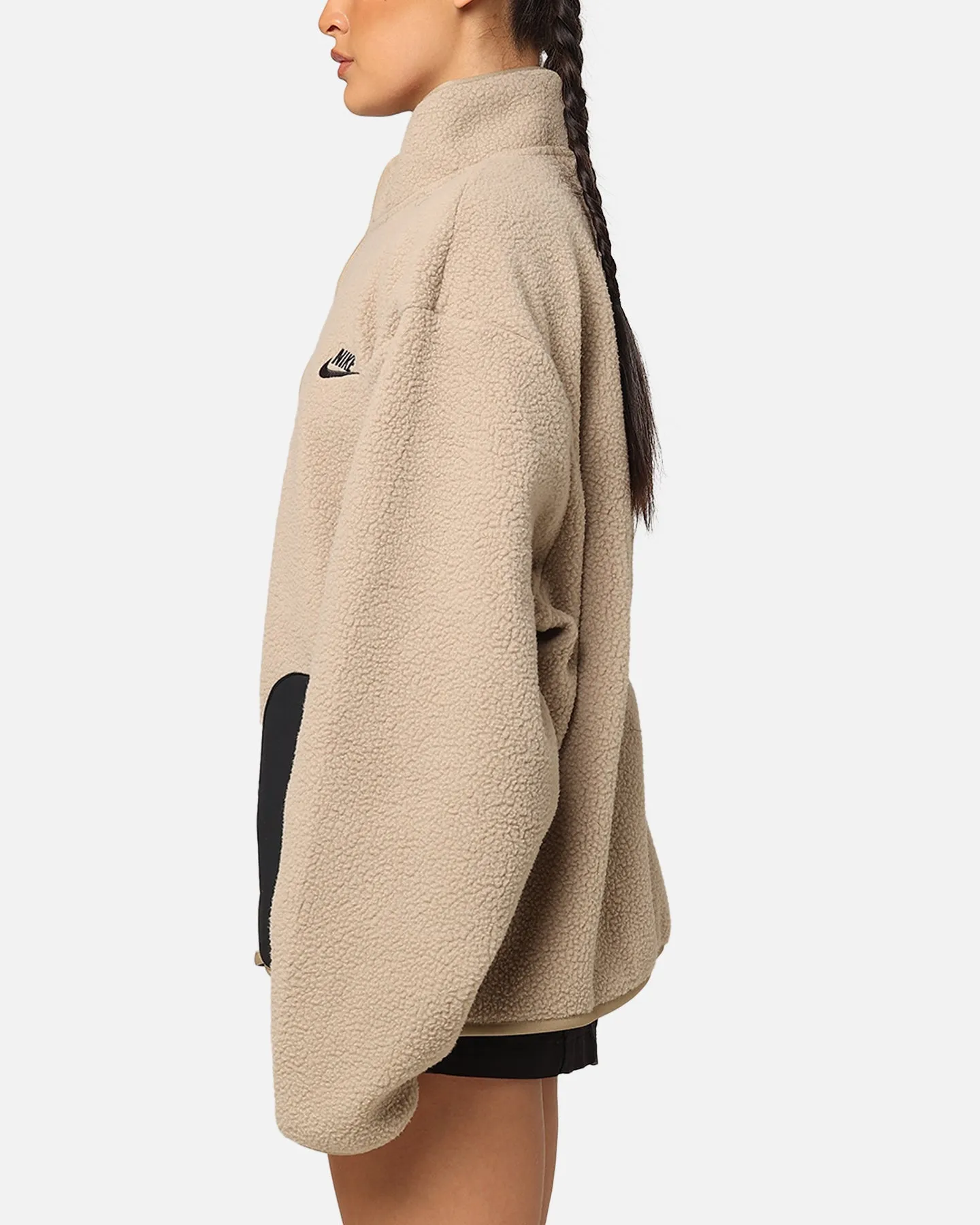 Tailored Silhouette Nike Sherpa Winter Jacket Khaki/Black