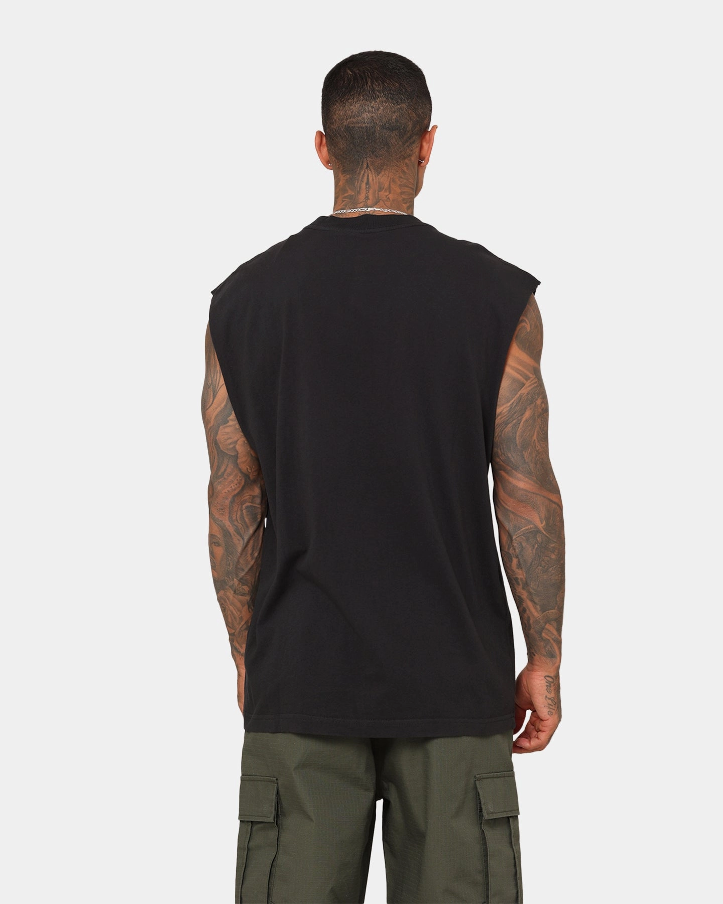 Mitchell & Ness Oakland Raiders Vintage Muscle T-Shirt Faded Black Fashion-Forward Fit Chilly Day Comfort