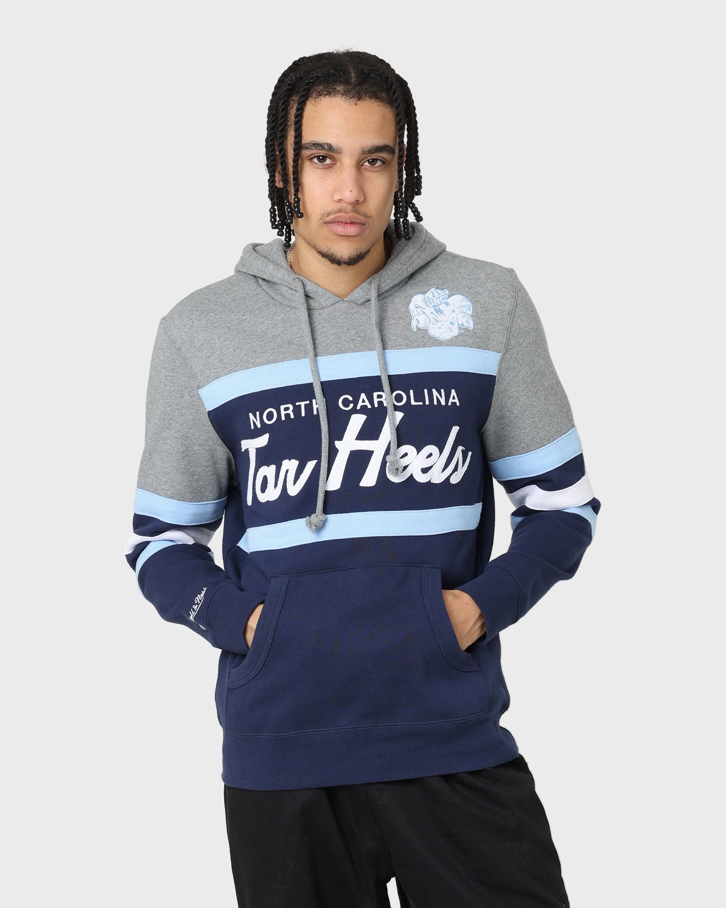Sporty Outfit Mitchell & Ness UNC Tar Heels Head Coach Hoodie Navy