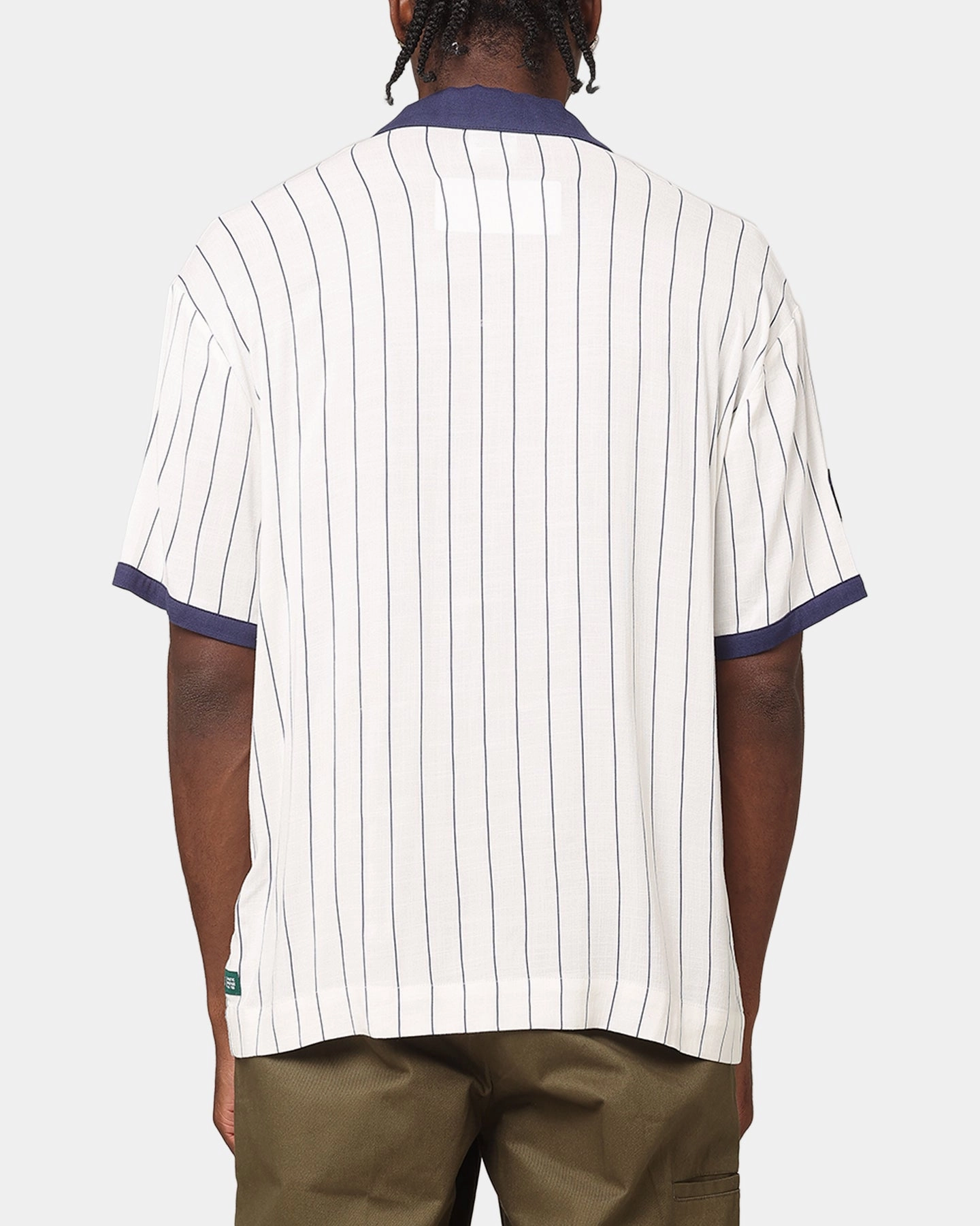 Lightweight Material Short Sleeve Carre Base Short Sleeve Button Up Shirt Off White