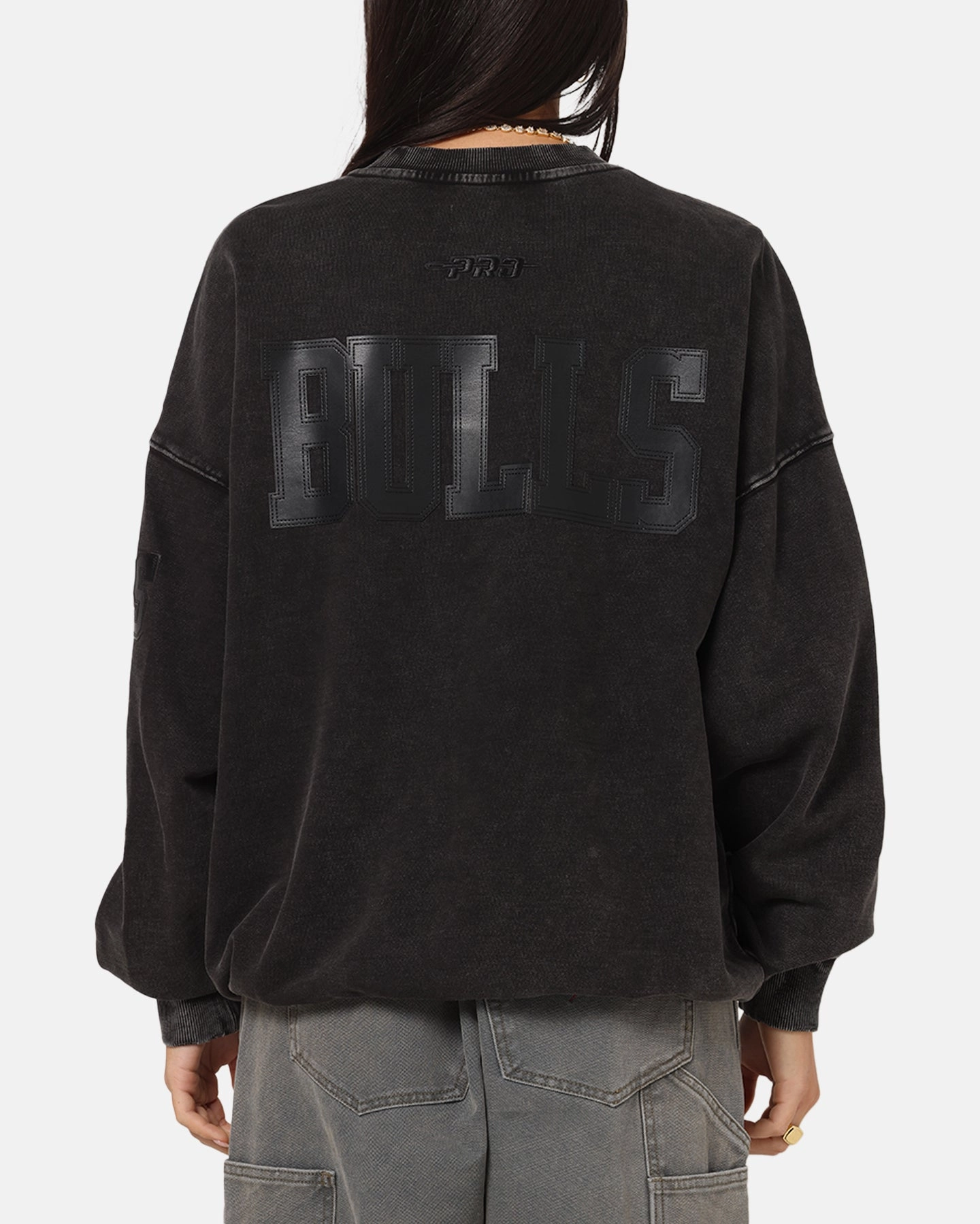 Pro Standard Chicago Bulls 'Wash Vanguard' Fleece Crewneck Washed Black Chic and Warm