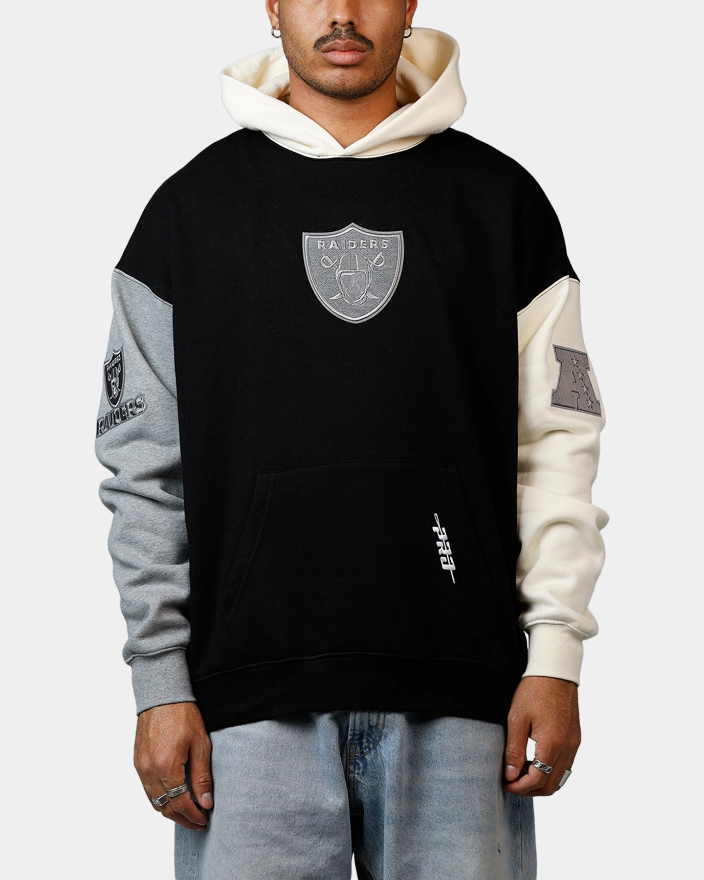 snowboarder impulse buy Pro Standard Las Vegas Raiders Reverse French Terry Hoodie Black/Grey