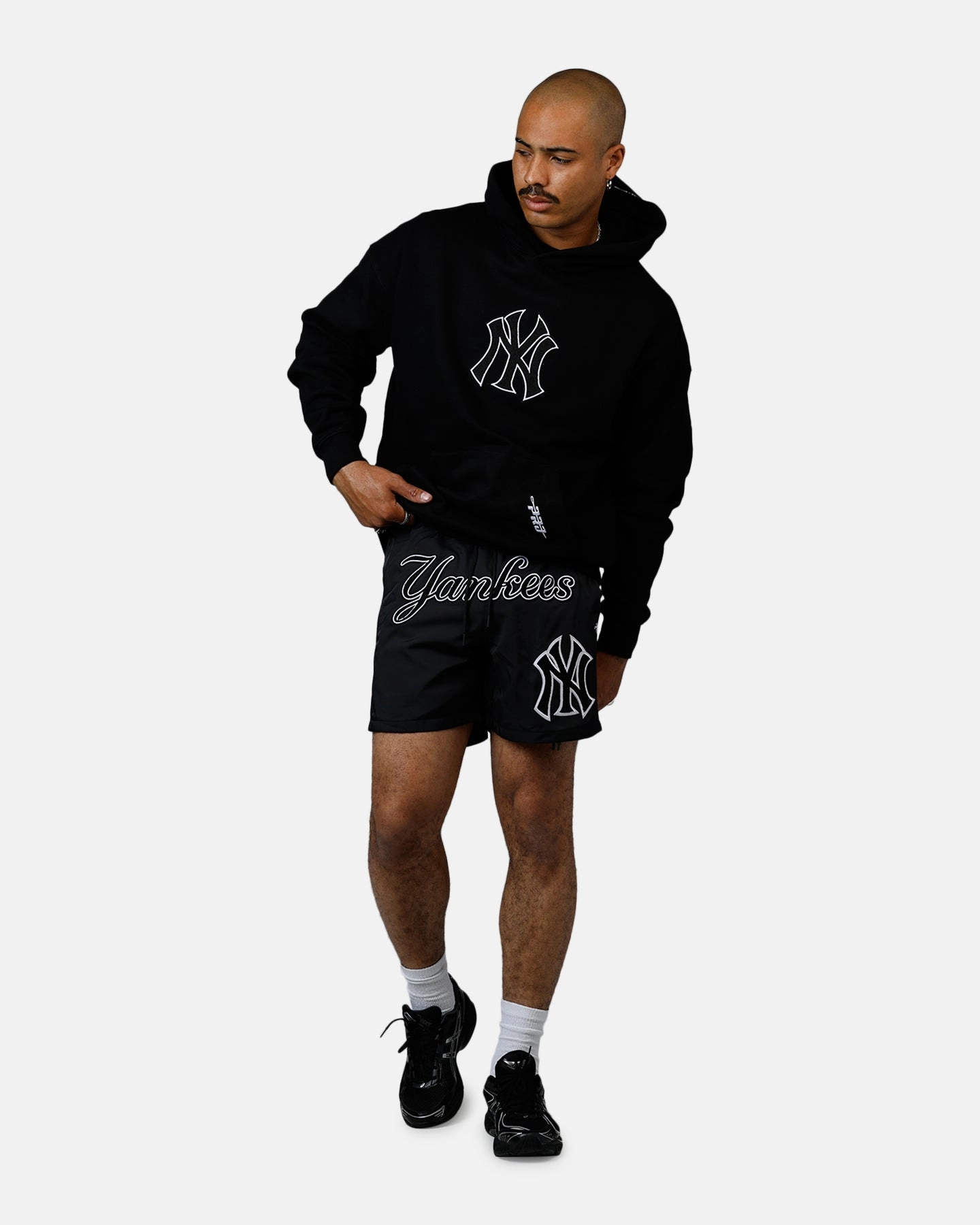 Pro Standard New York Yankees Chenille Shorts Black Breathable mesh lining