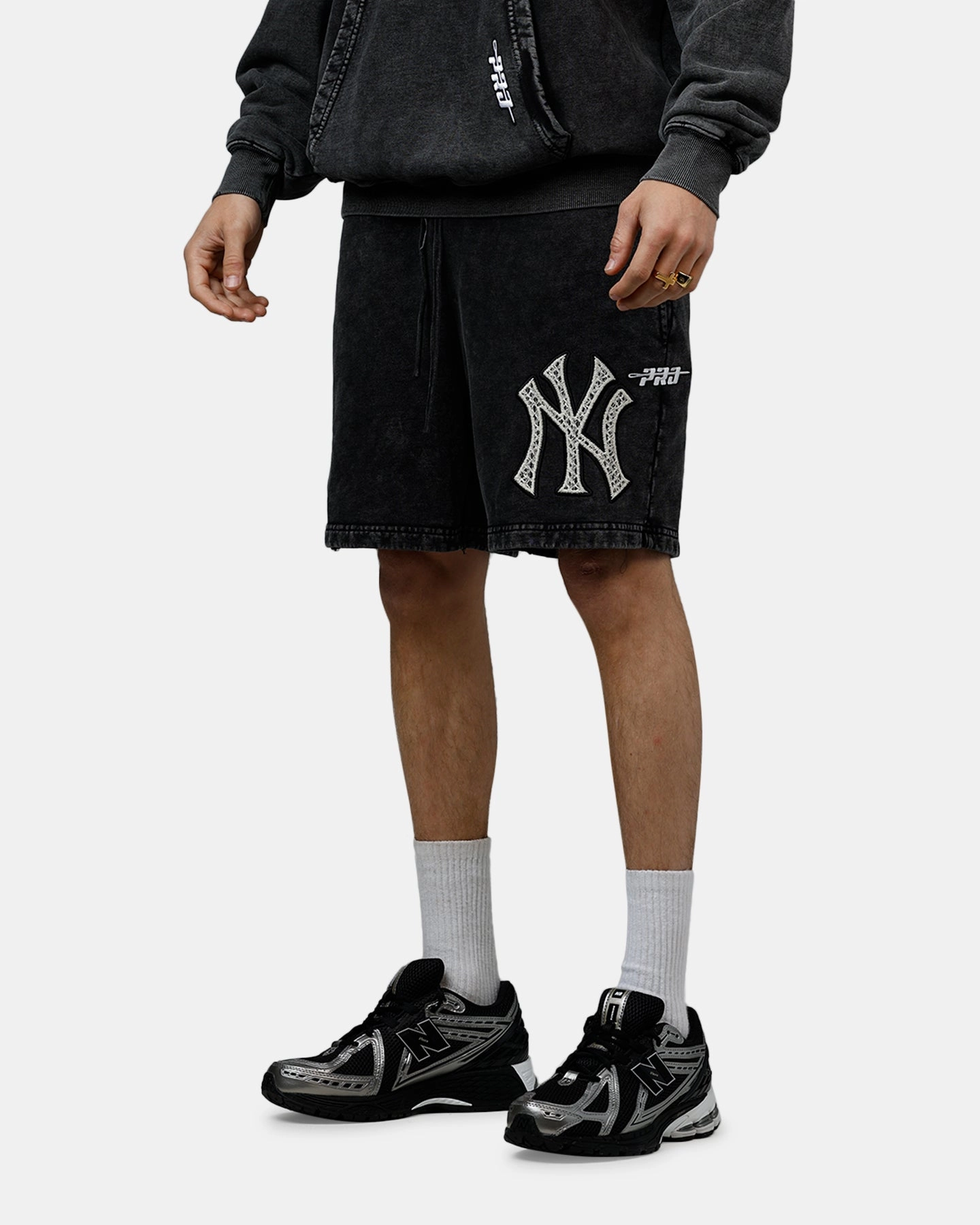 Pro Standard New York Yankees Raffia Shorts Black Acidwash Low-waisted surf wear