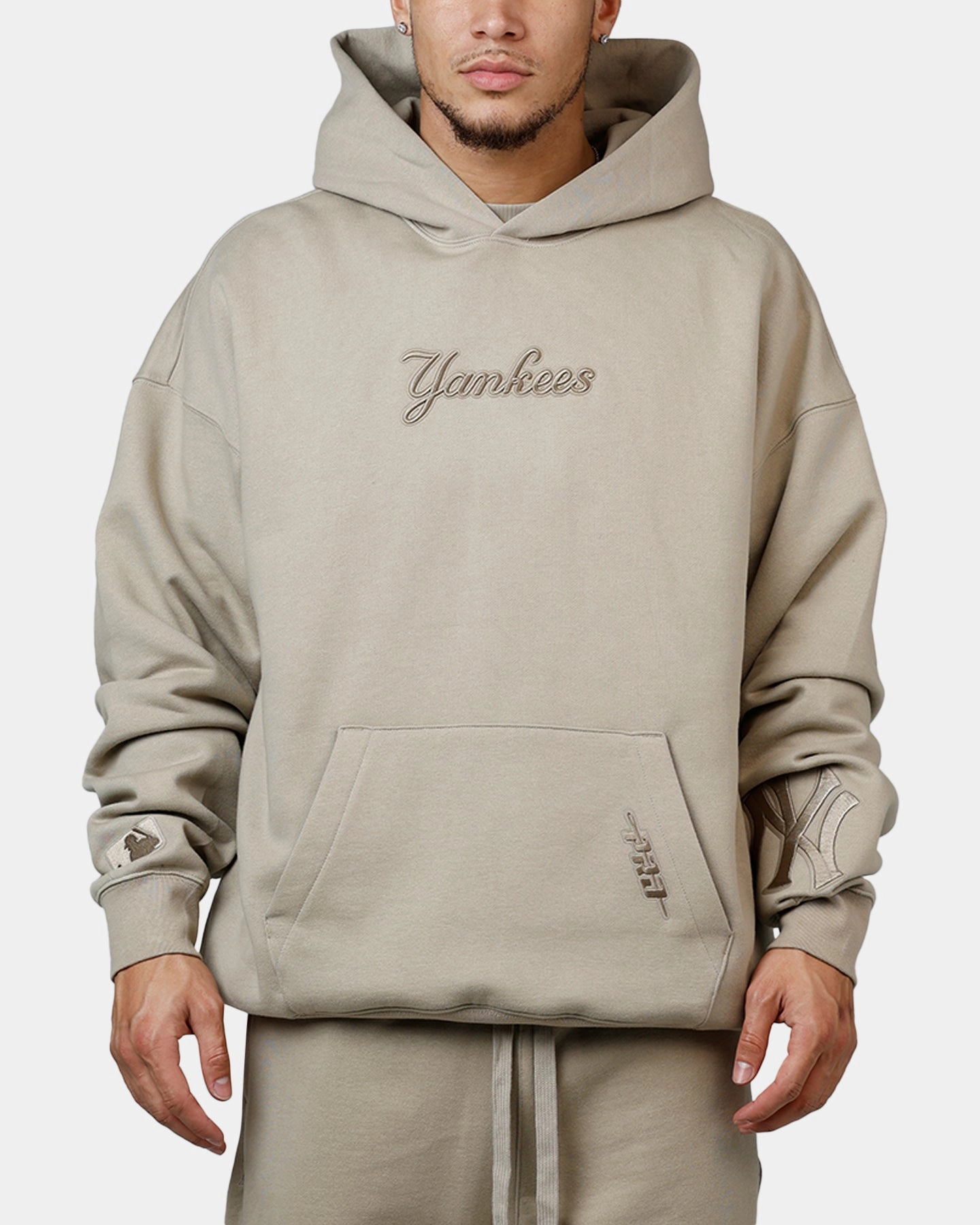 Tweezers Pro Standard New York Yankees Wingspan Hoodie Taupe