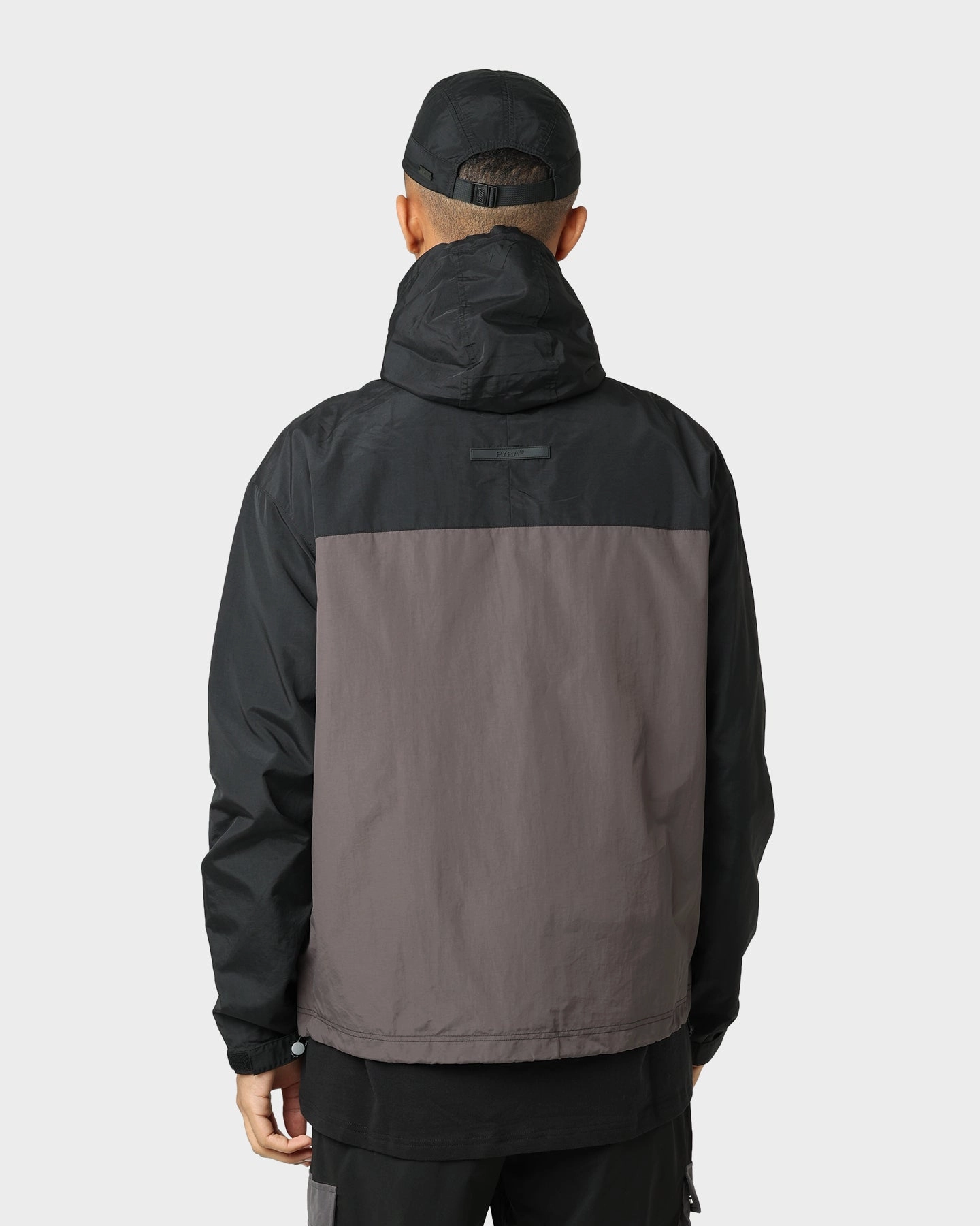 Pyra Panel Desert Windbreaker Black/Grey Alarm