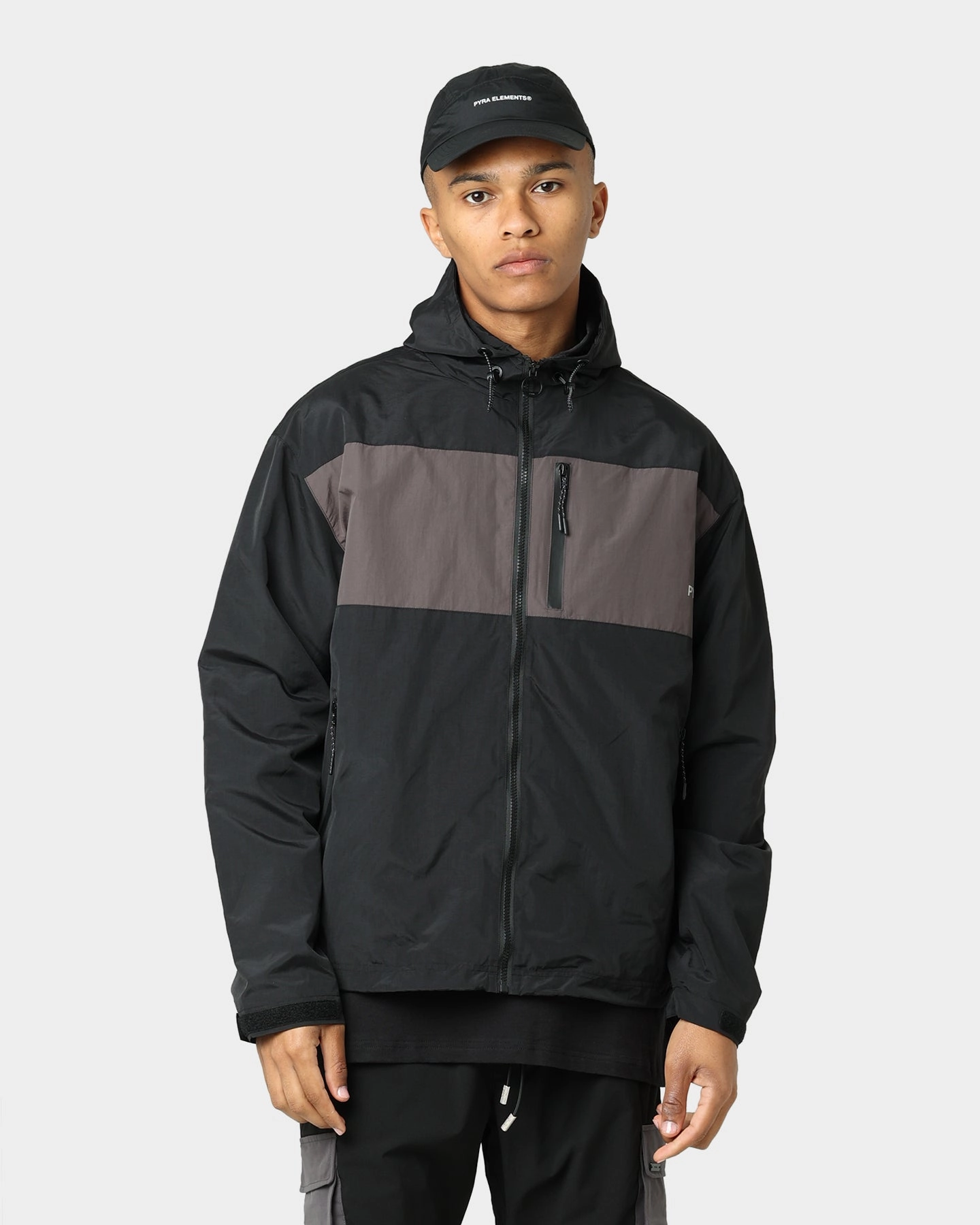 shopping spree Pyra Panel Desert Windbreaker Black/Grey