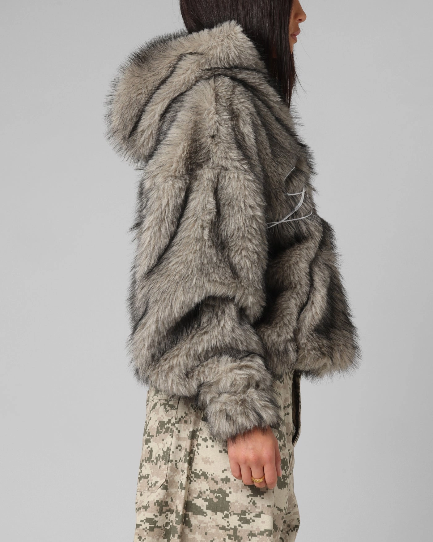 single layer Excellence Loiter Faux Fur Hooded Jacket Off White