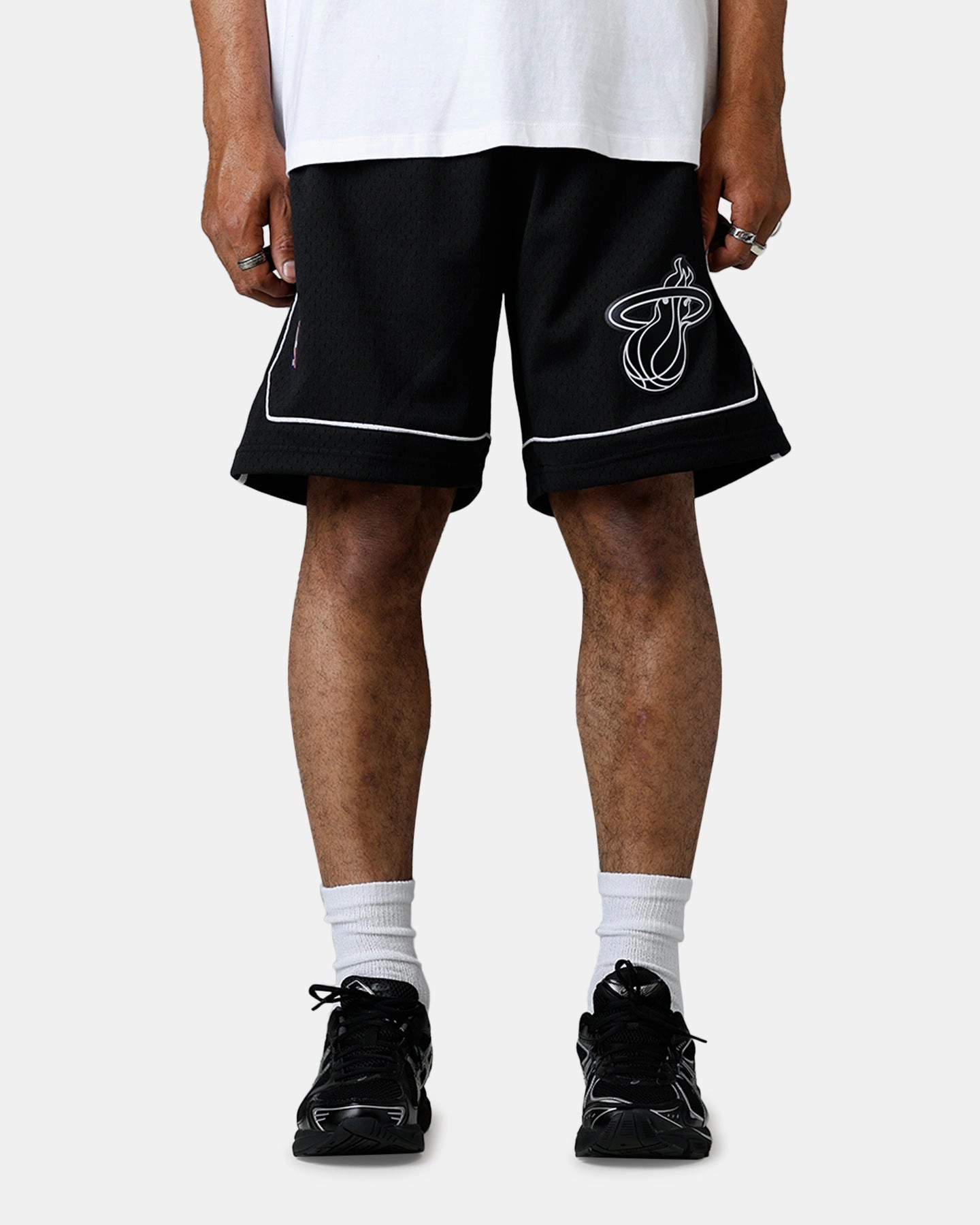 Mitchell & Ness Miami Heat 2011 Swingman Shorts Black/White ElasticHem Snag Free Zipper