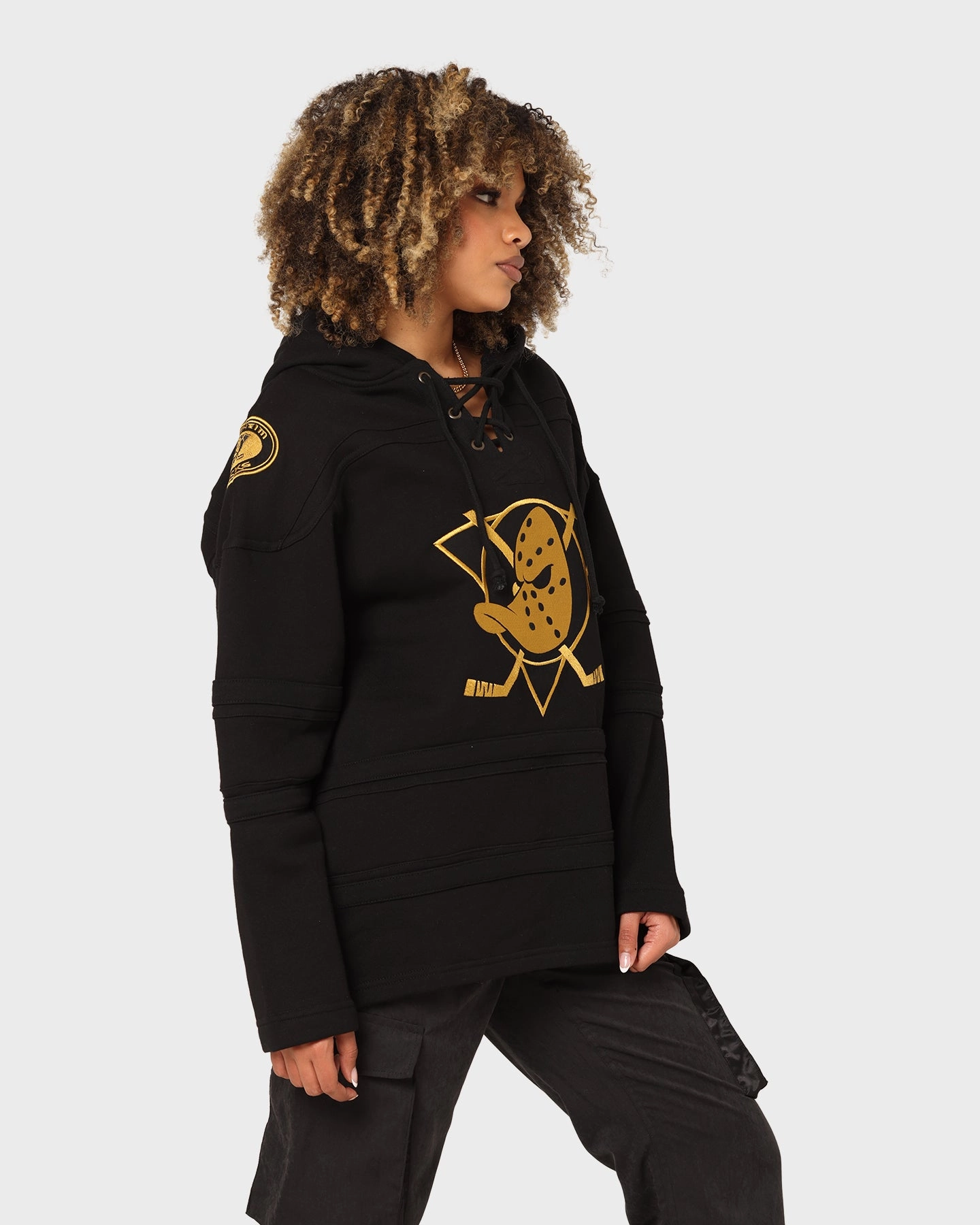 47 Brand Anaheim Ducks Superior Lacer Hoodie Black/Gold Stylish Shield Cozy Outerwear