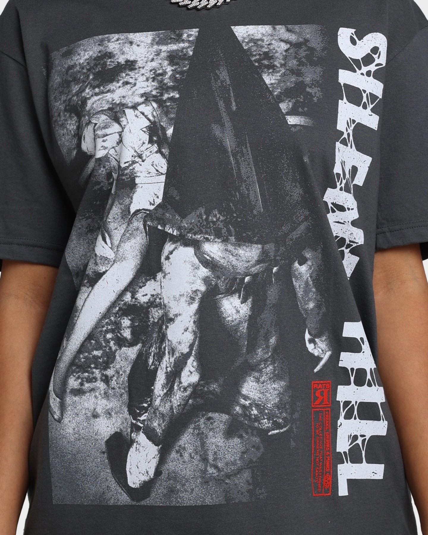 Tagless Neckline Wide Neck Opening Rats Get Fat X Silent Hill  Silent Hill T-Shirt Charcoal