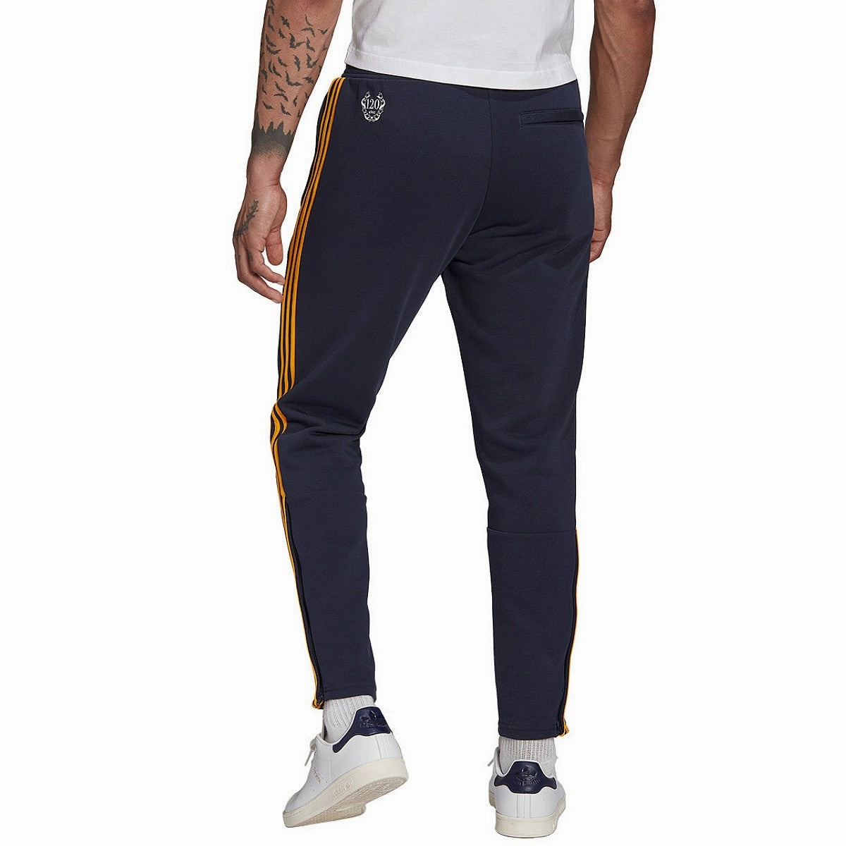 Real Madrid Casual 3S presentation tracksuit 2022/23 - Adidas LowProfile Silhouette