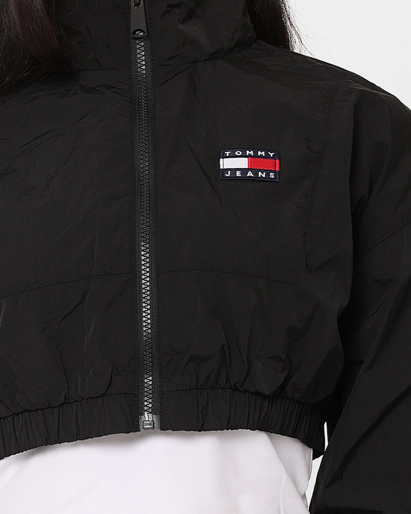 beachgoer Tommy Jeans Women's Ultra Cropped Windbreaker Jacket Black