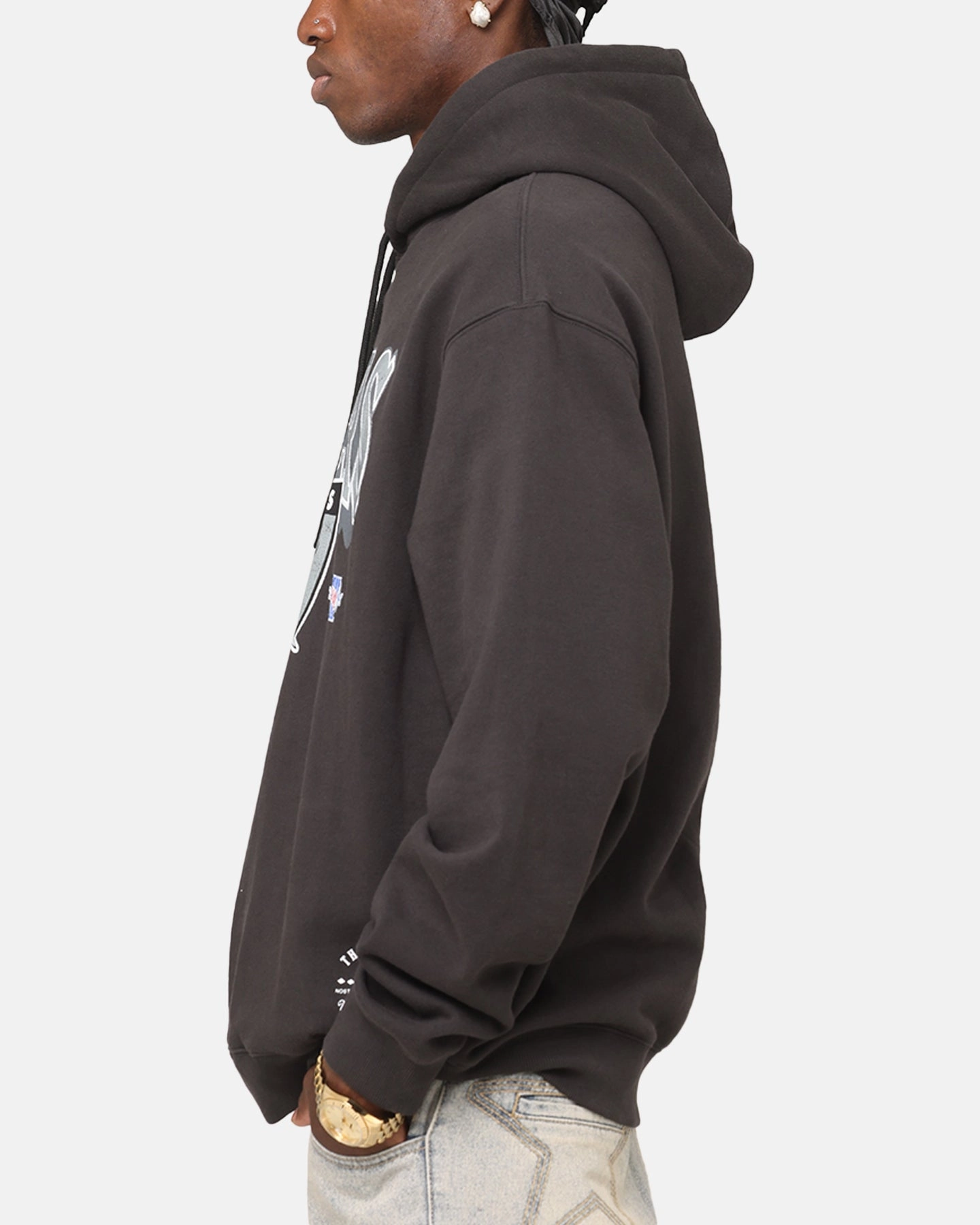 Fringe details semi-formal event Mitchell & Ness Las Vegas Raiders Arch Hoodie Faded Black